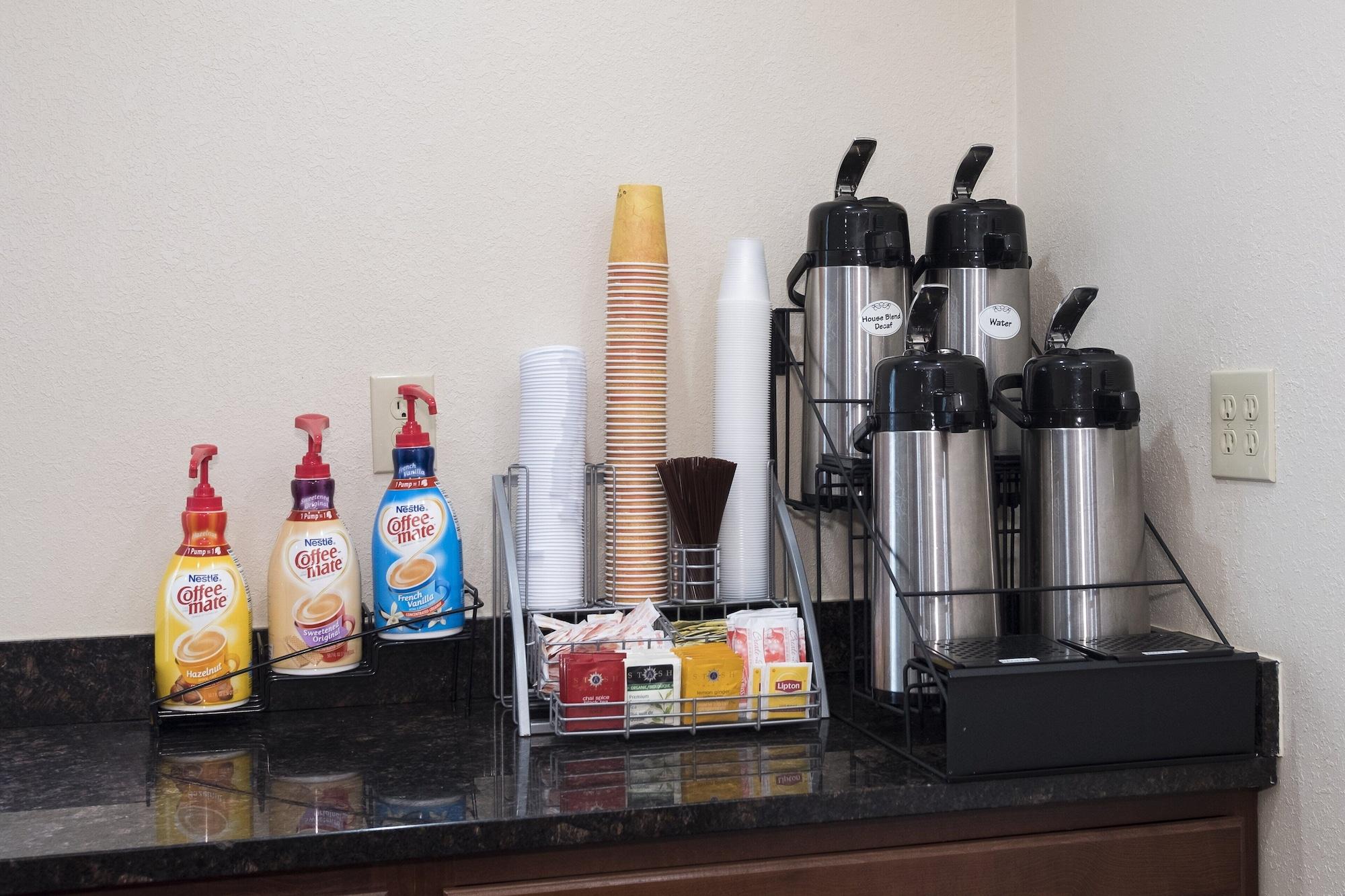 Vista Lobby Red Roof PLUS+ Poughkeepsie