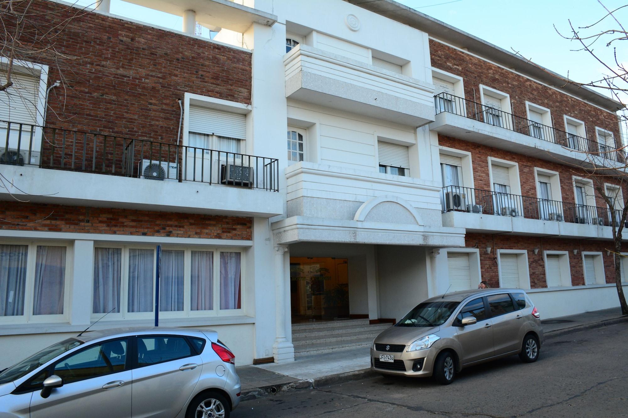 Varios Hotel Crown
