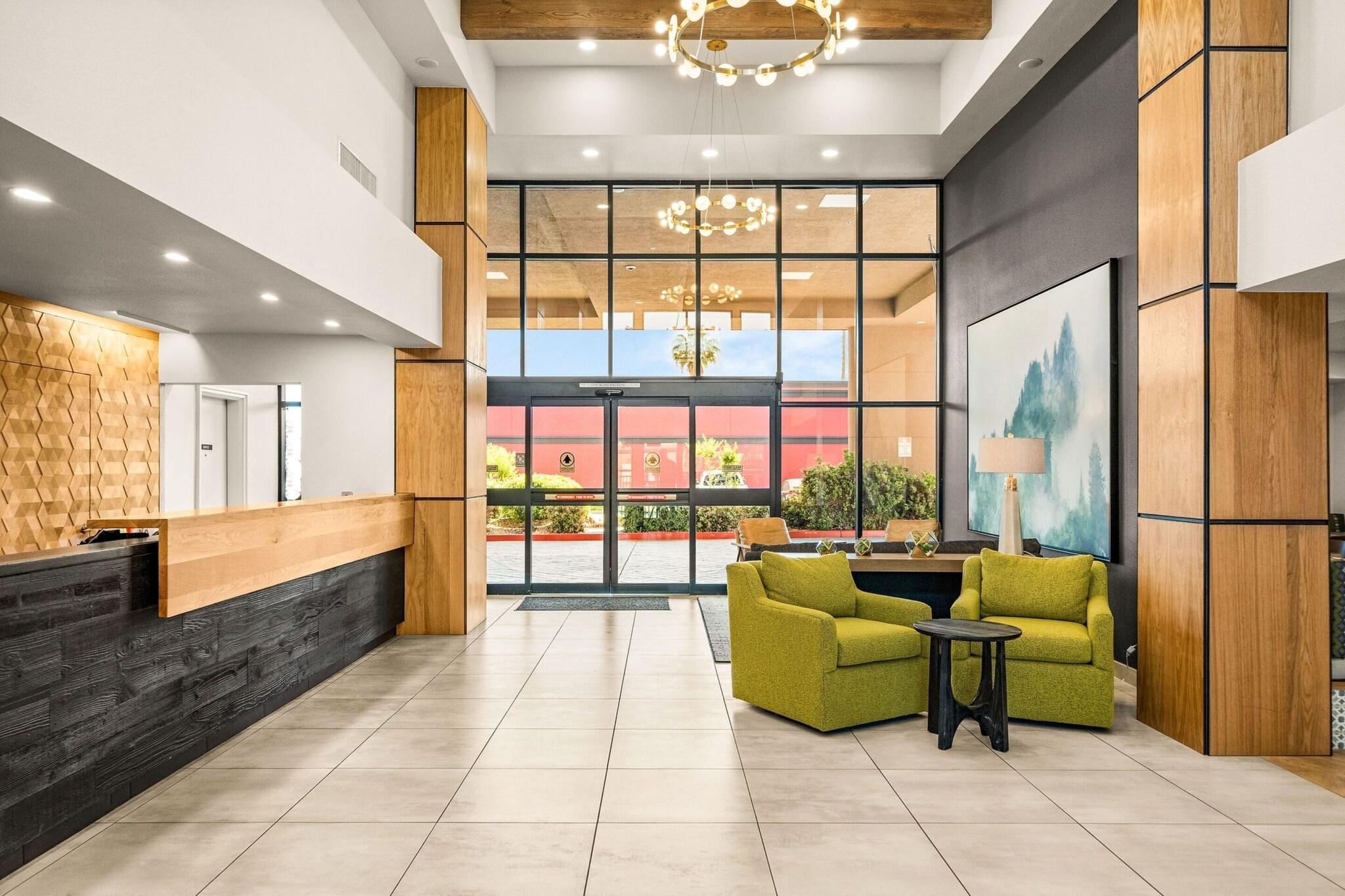 Vista Lobby Oxford Suites Redding