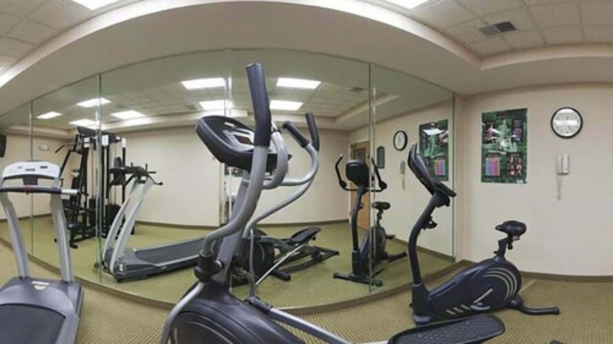 Gimnasio Holiday Inn Express Hotel & Suites Defiance by IHG