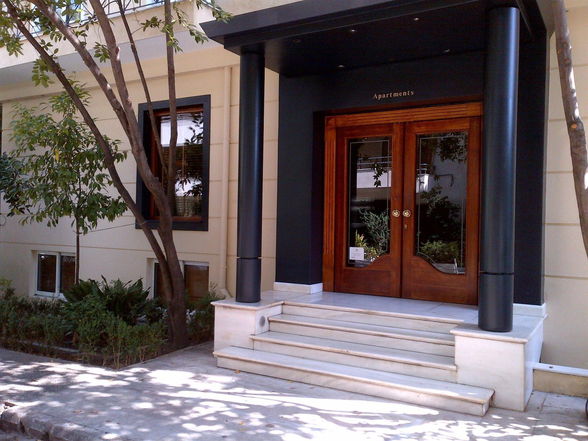 Vista Exterior Andromeda Suites and Apartments