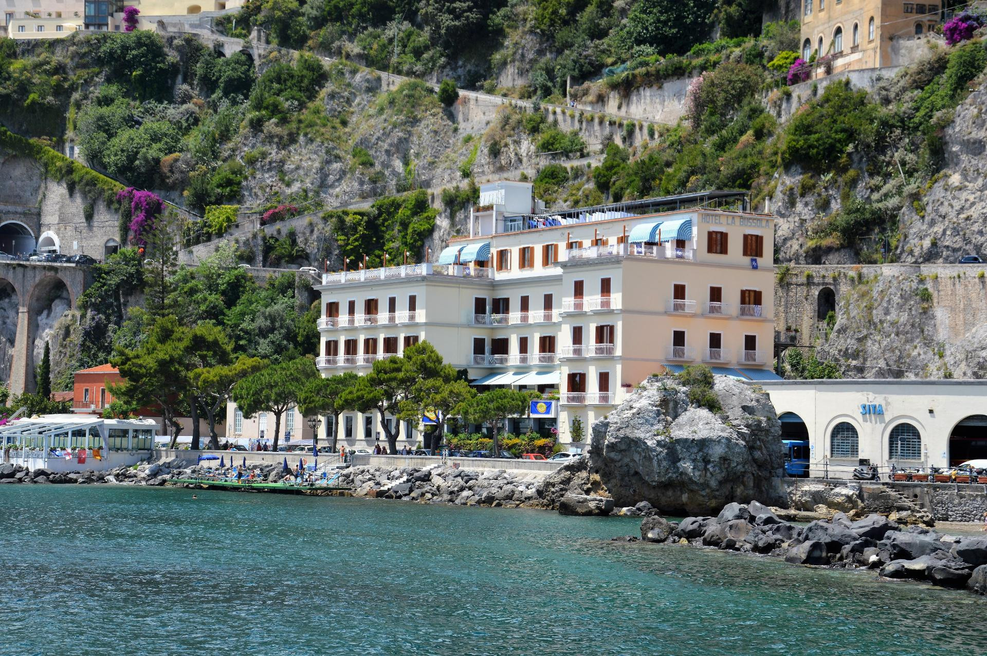 Vista Exterior Hotel La Bussola