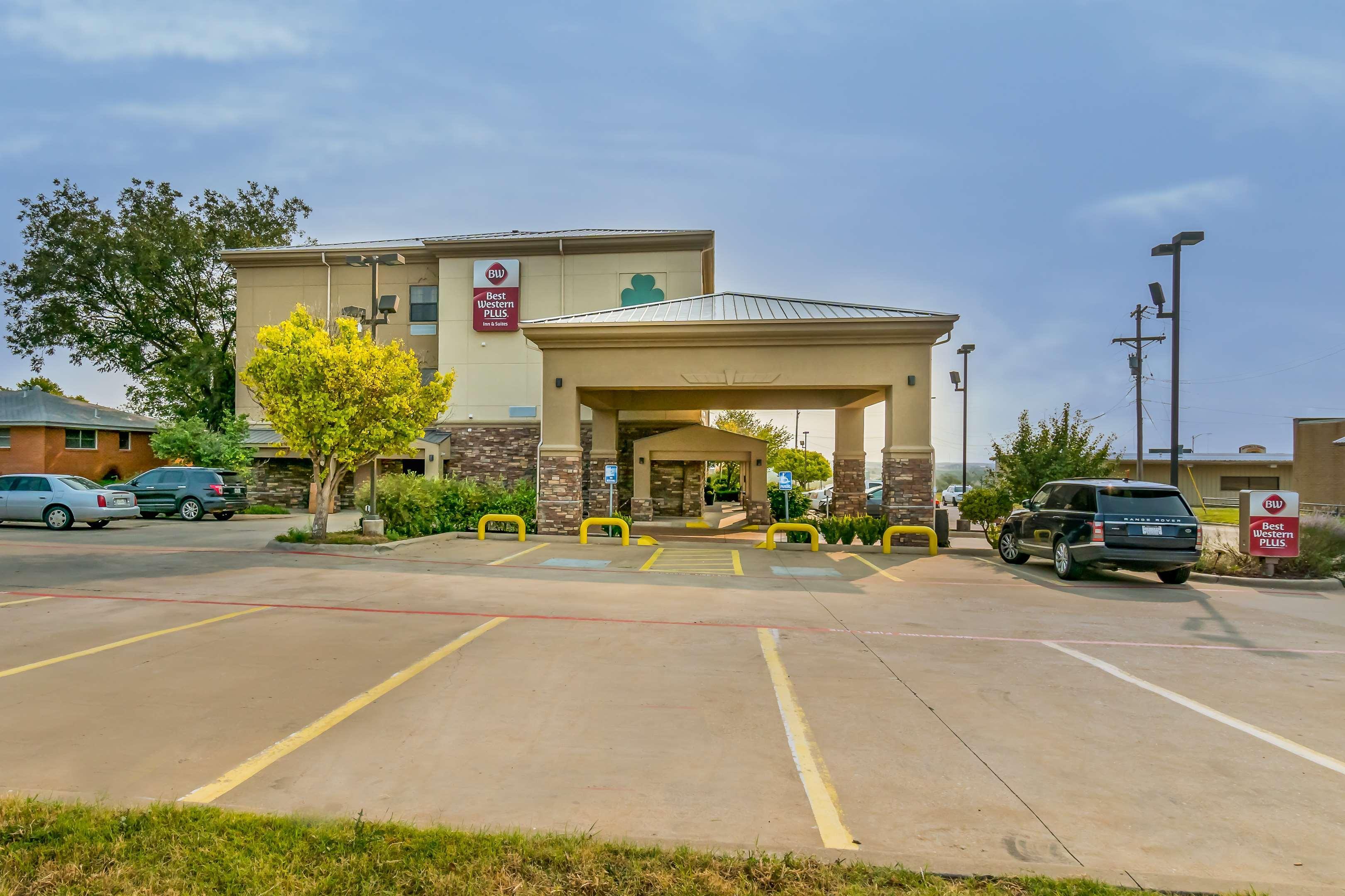 Vista Exterior Best Western Plus Shamrock Inn & Suites