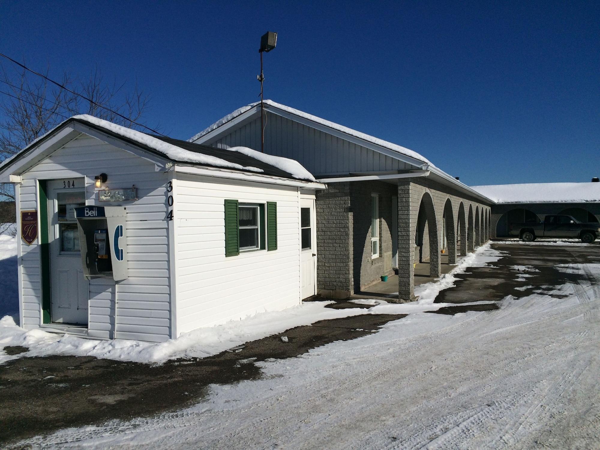 Vista Exterior Motel du Vieux Pont