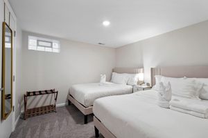 Renta temporal - Modern Clean Private Entry Apartment • Free Street Parking • Washer & Dryer