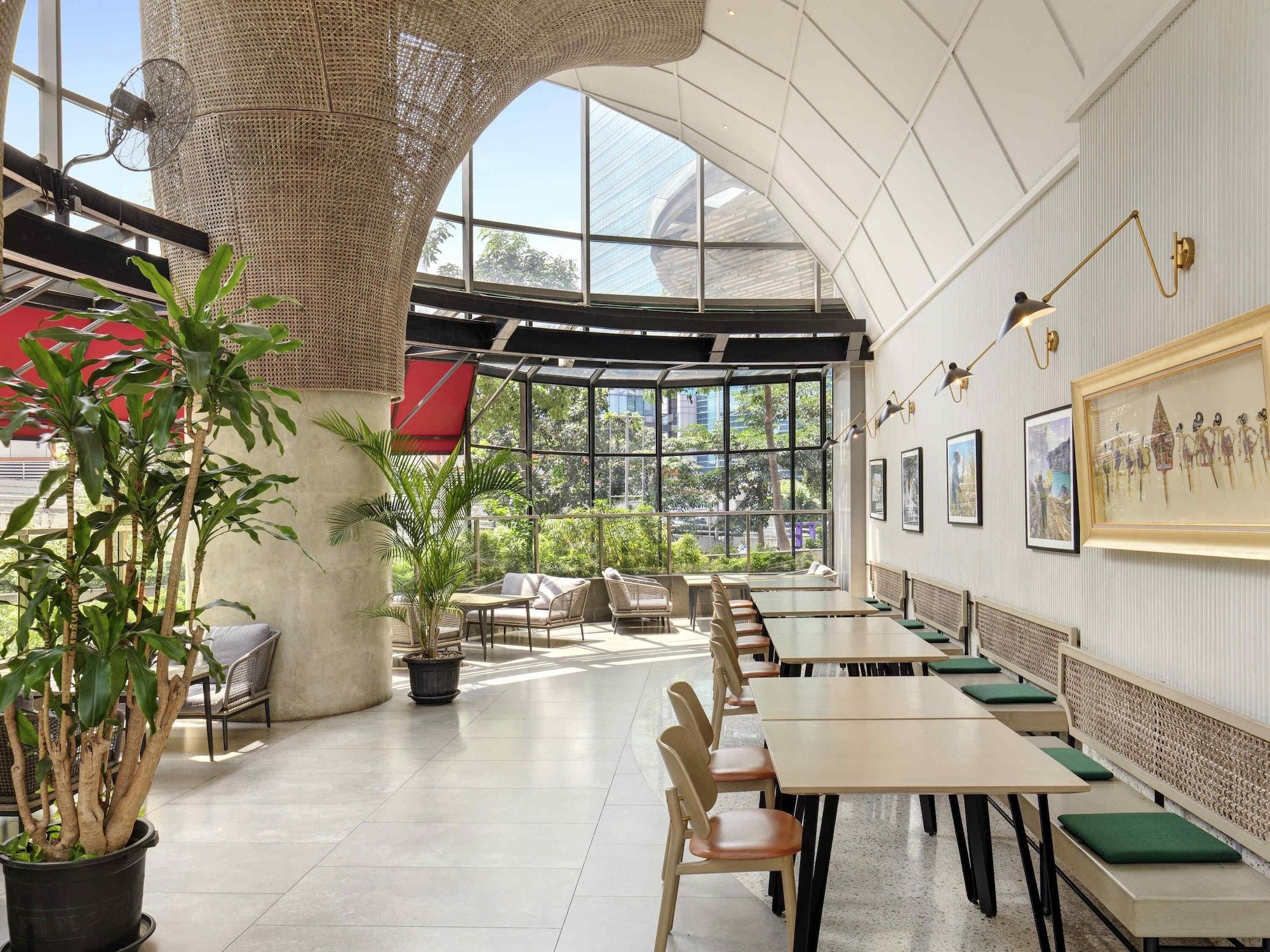 Restaurant Mercure Jakarta Gatot Subroto