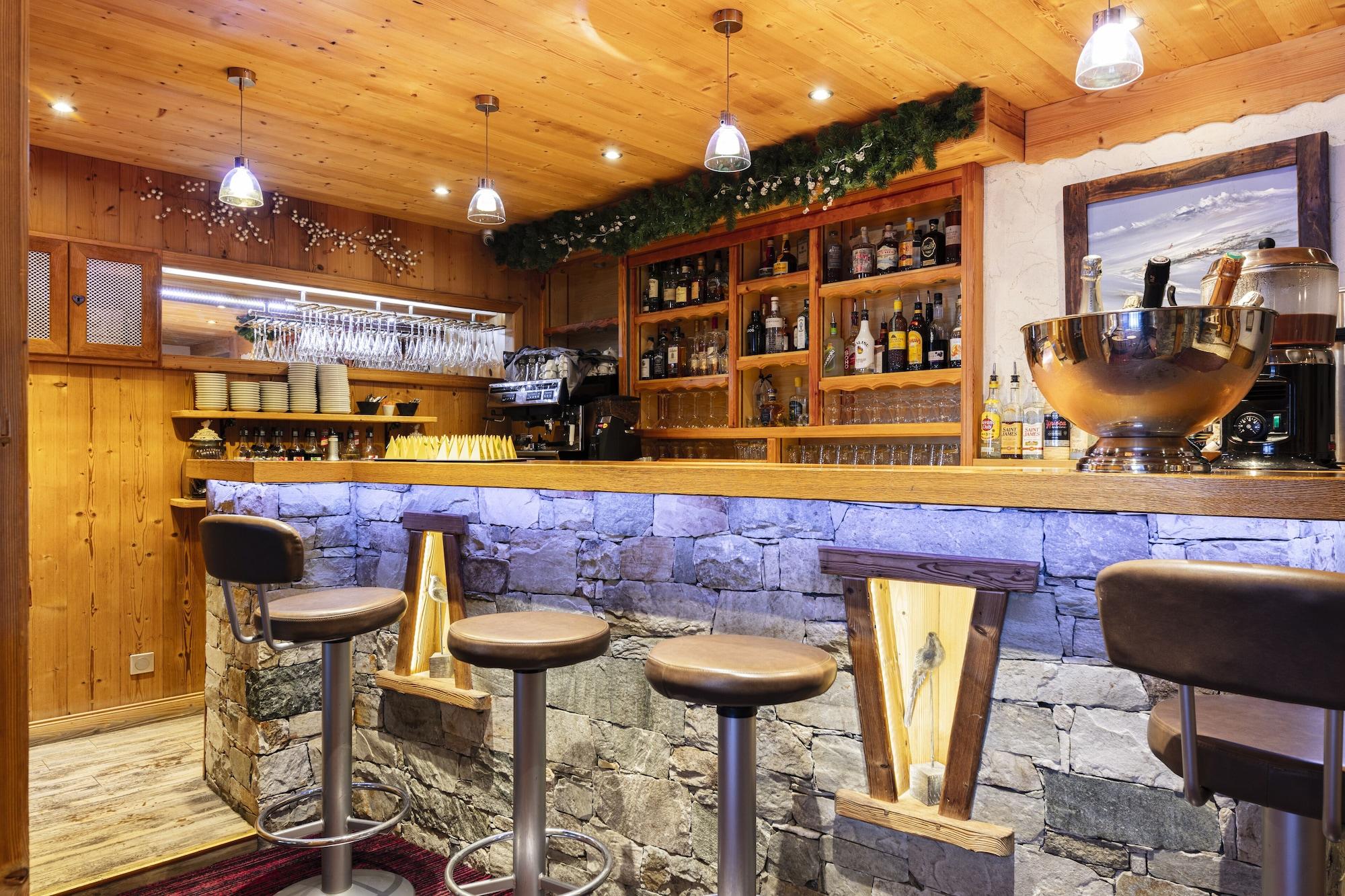 Bar/Salón Le Gentiana