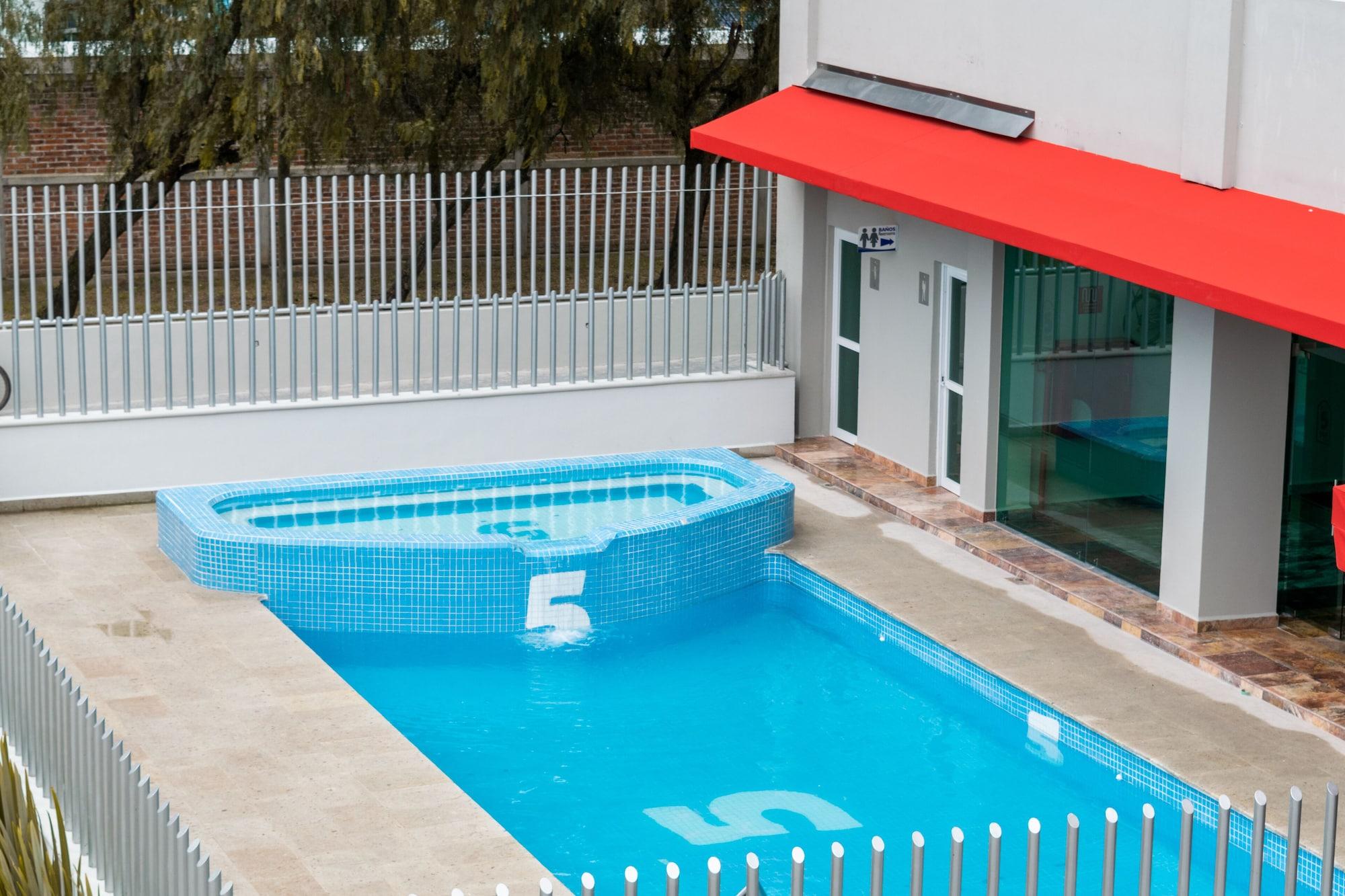 Vista Piscina Hotel 5 Inn Plus