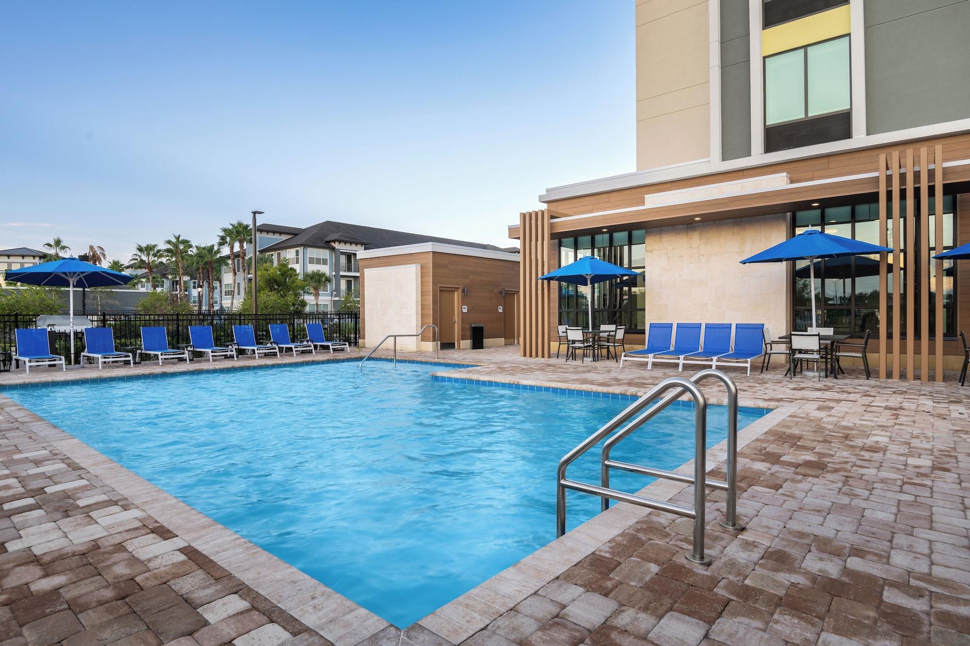 Vista Piscina Hilton Garden Inn Cape Canaveral near Cocoa Beach