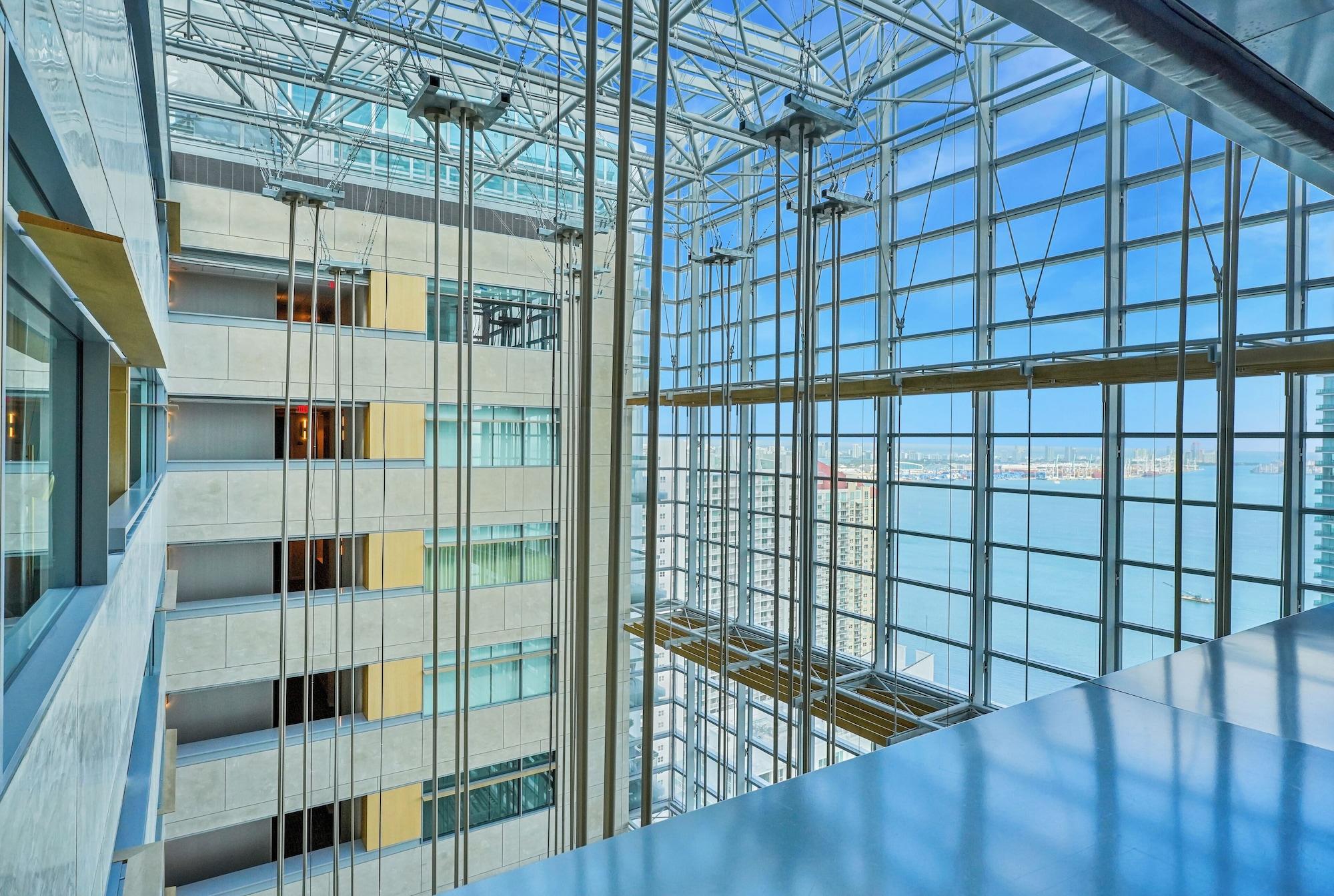 Vista Exterior RS Suites - The AKA Residence