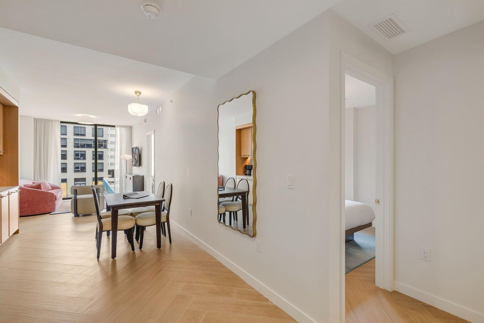 Restaurant Miami Oasis 2BR Apartment with Pool