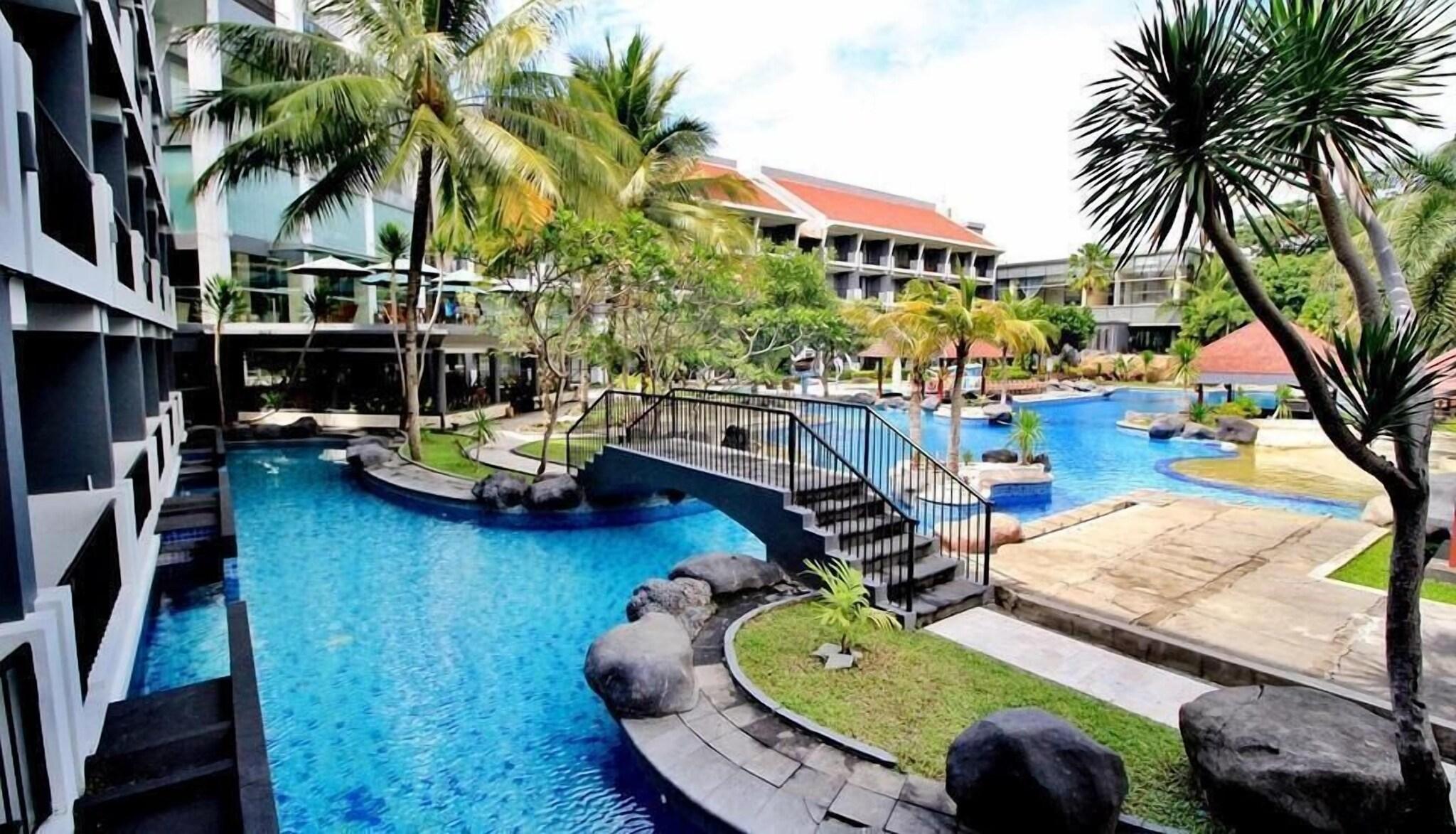 Vista Piscina Grand Dafam Bela Ternate