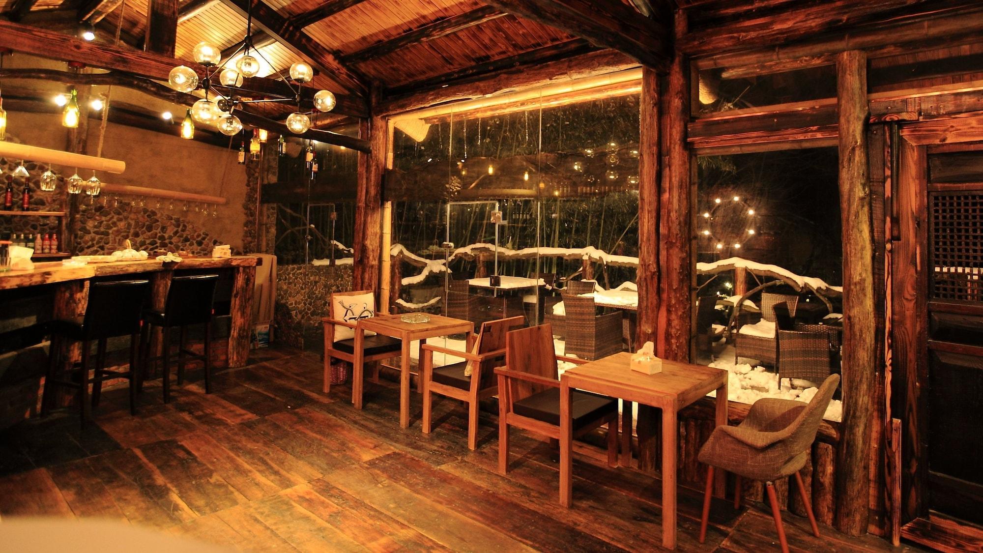 Bar/Salón No.5 Valley Lodge
