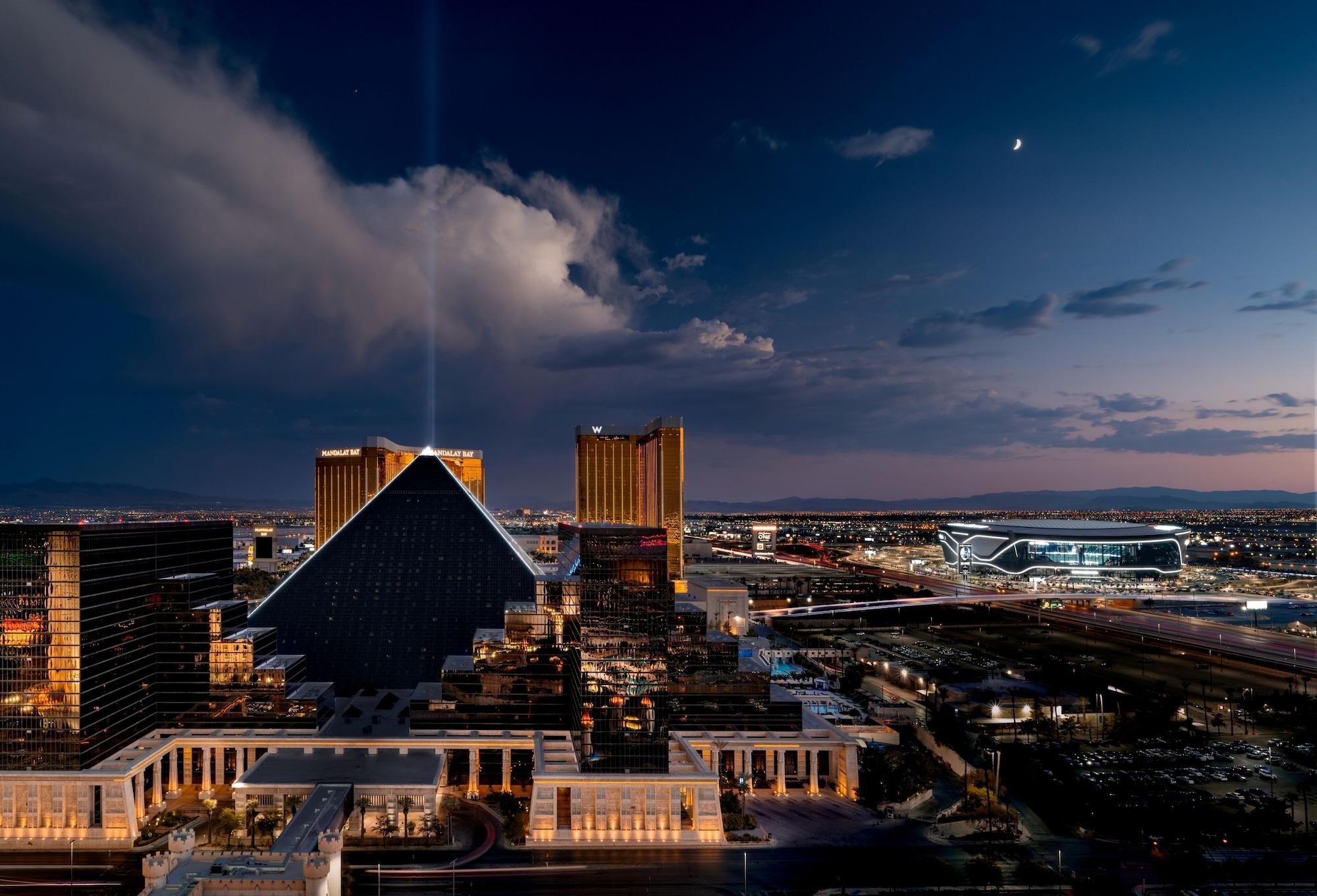 Vista Exterior Mandalay Bay Resort And Casino