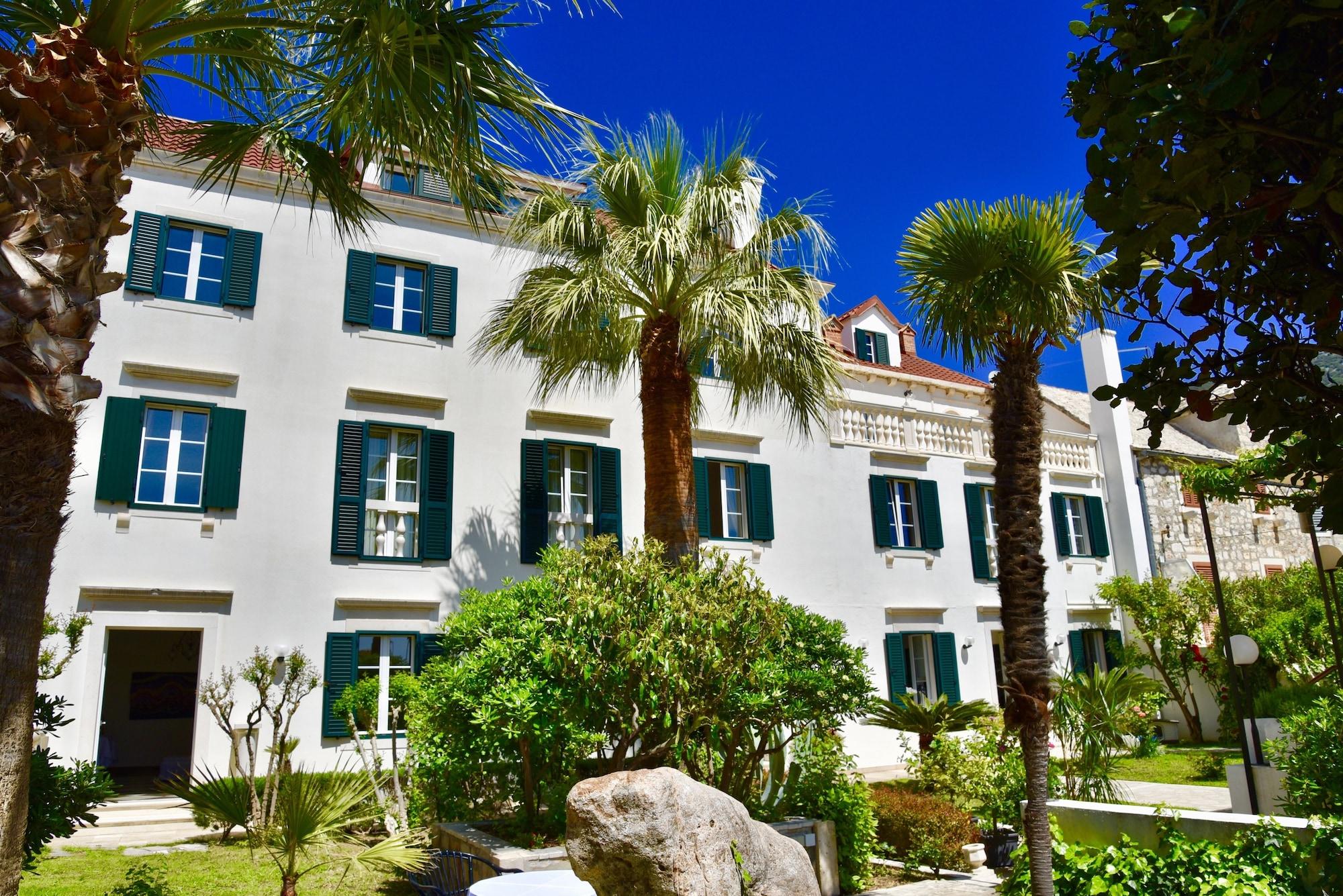 Varios Villa Giardino Heritage Boutique Hotel Bol