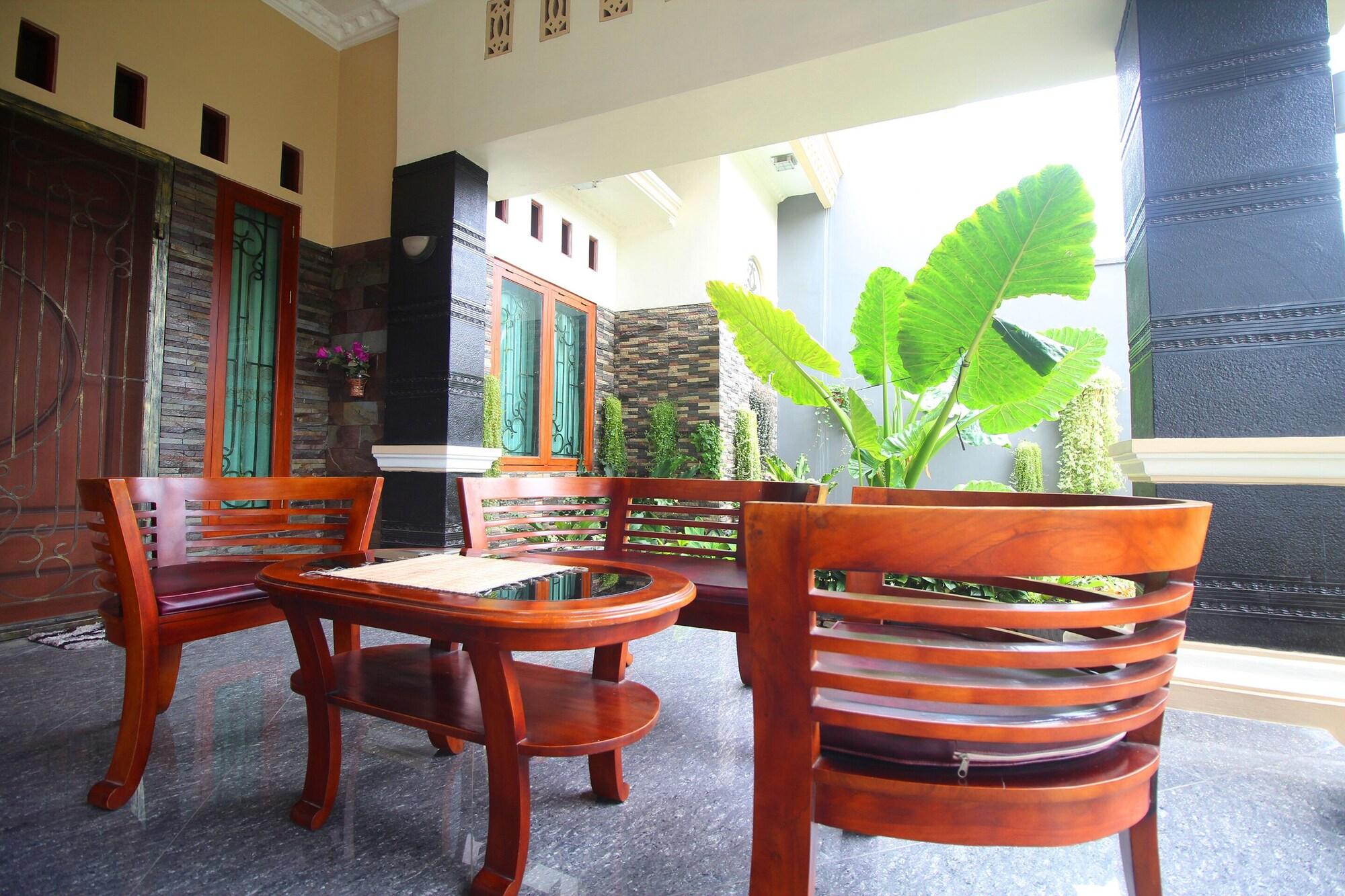 Vista Lobby Hotel O isma Laut Tawar Syariah