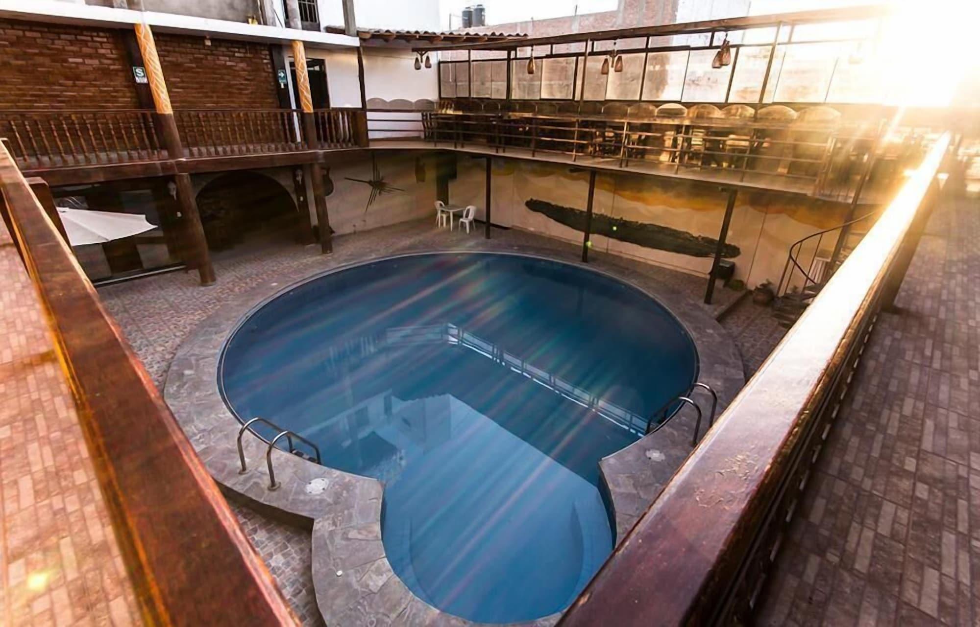 Vista Piscina Hotel & Restobar Karaoke Garchetti