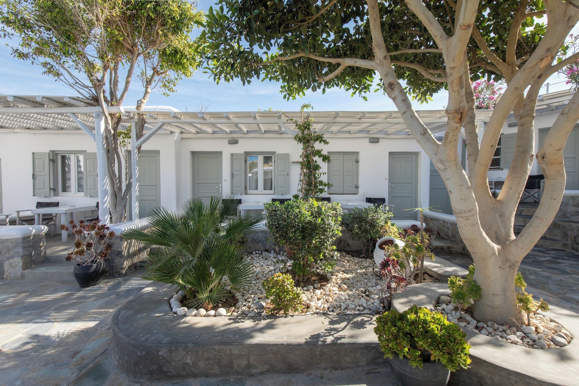 Vista Exterior Agia Anna on the beach