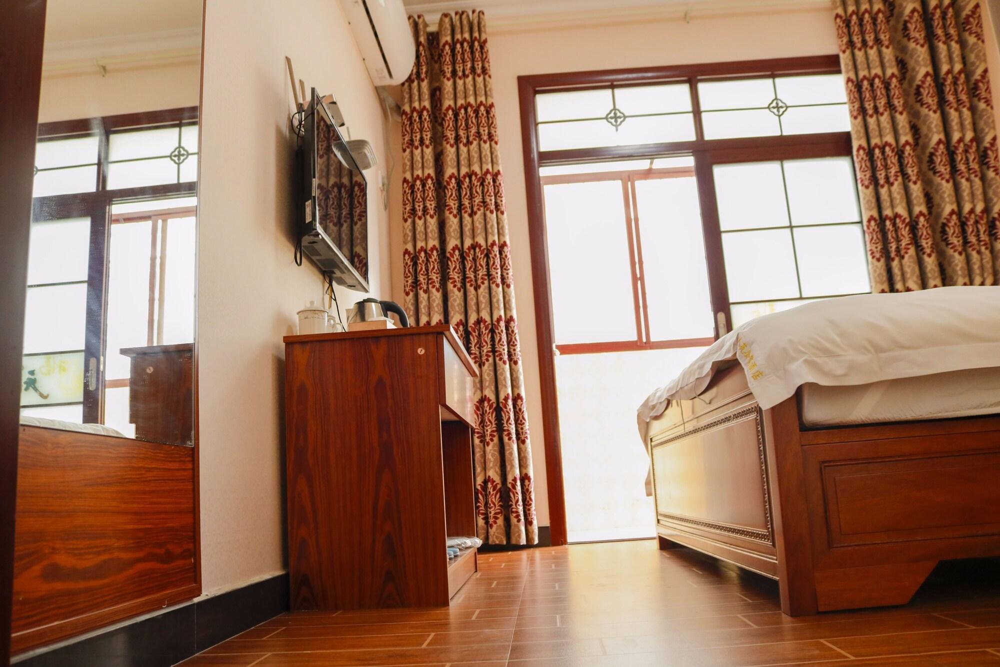 Varios Celebrity  Apartment Hotel