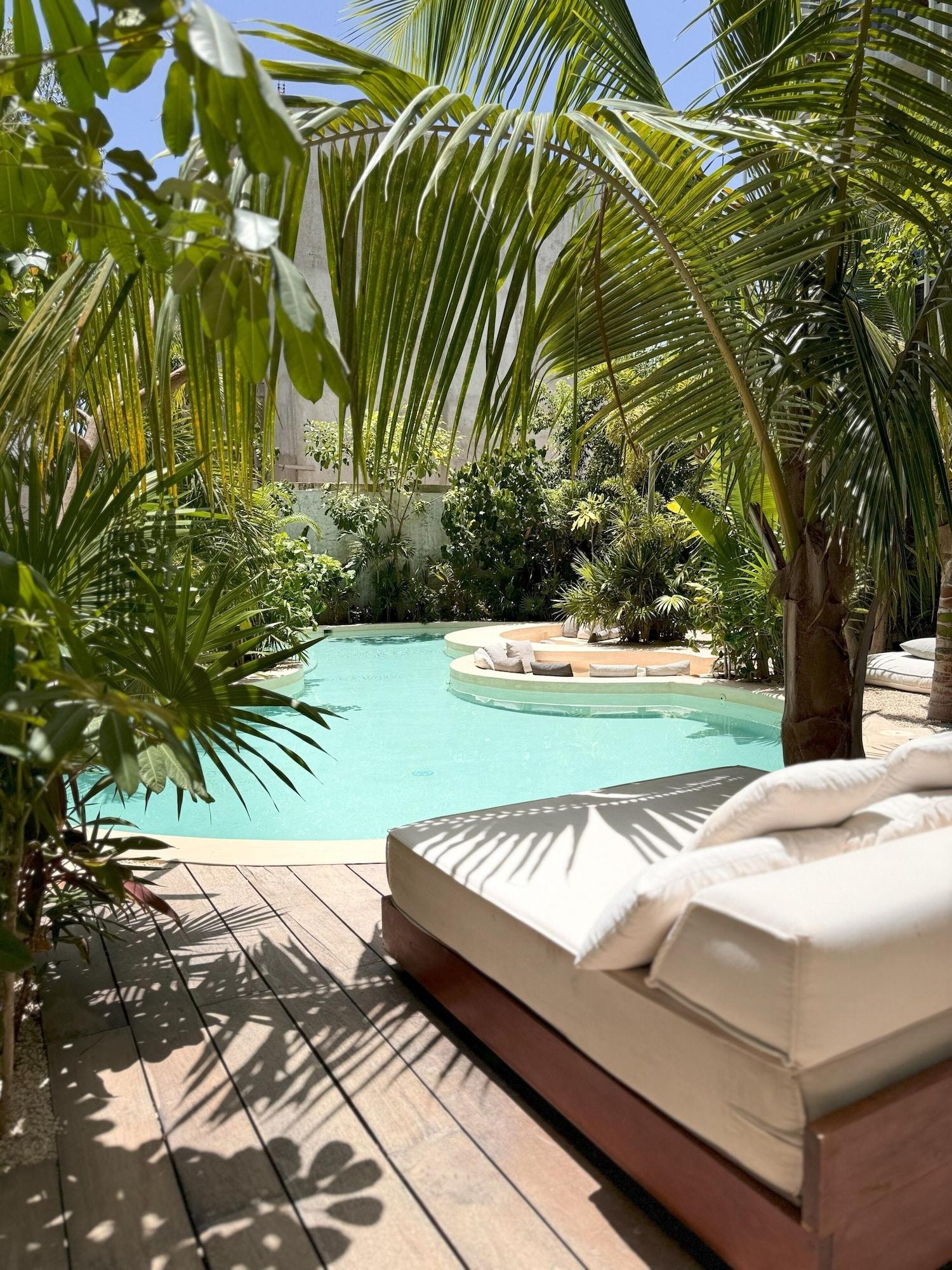 Varios Jungle Chic Suites by Marea