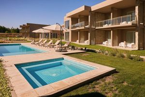 Alojamiento - Howard Johnson Alcántara Boutique Hotel Chacras de Coria, Mendoza