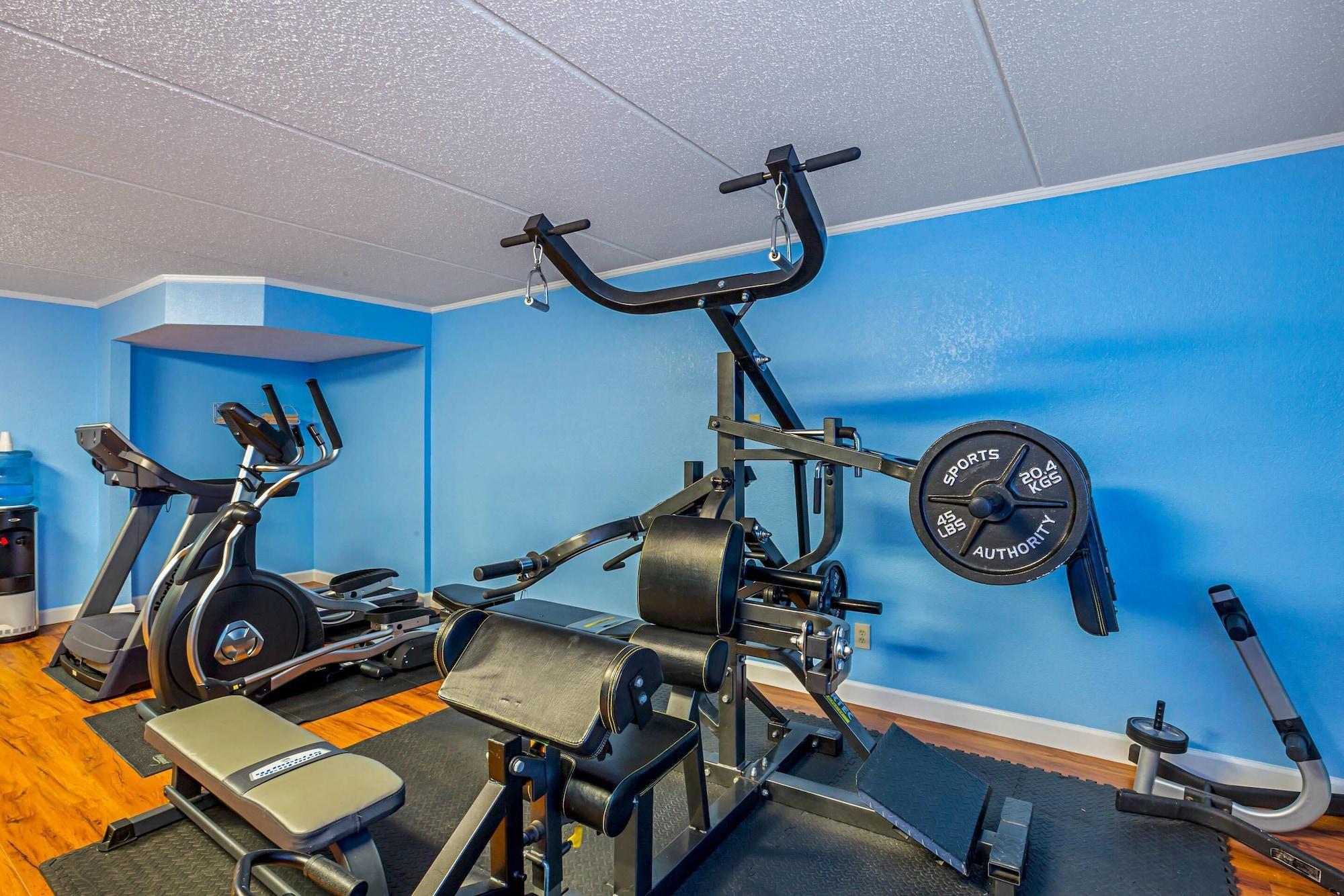 Gimnasio Quality Inn & Suites near Six Flags East