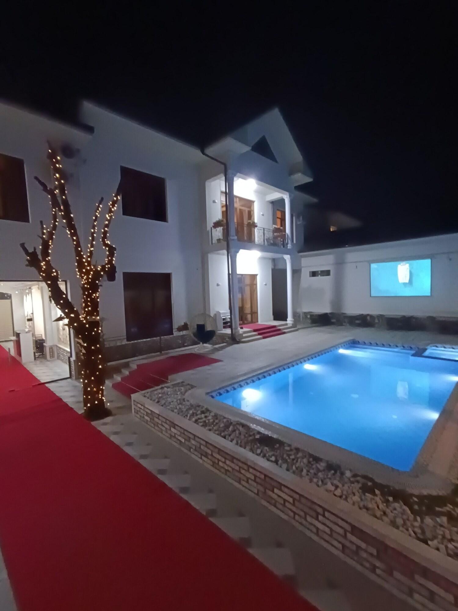 Vista Exterior Grand Karavan