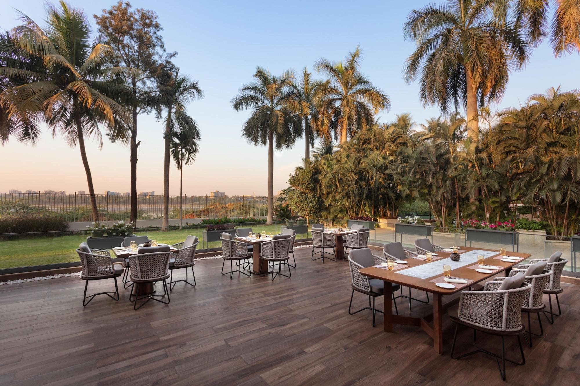 Restaurant Surat Marriott Hotel