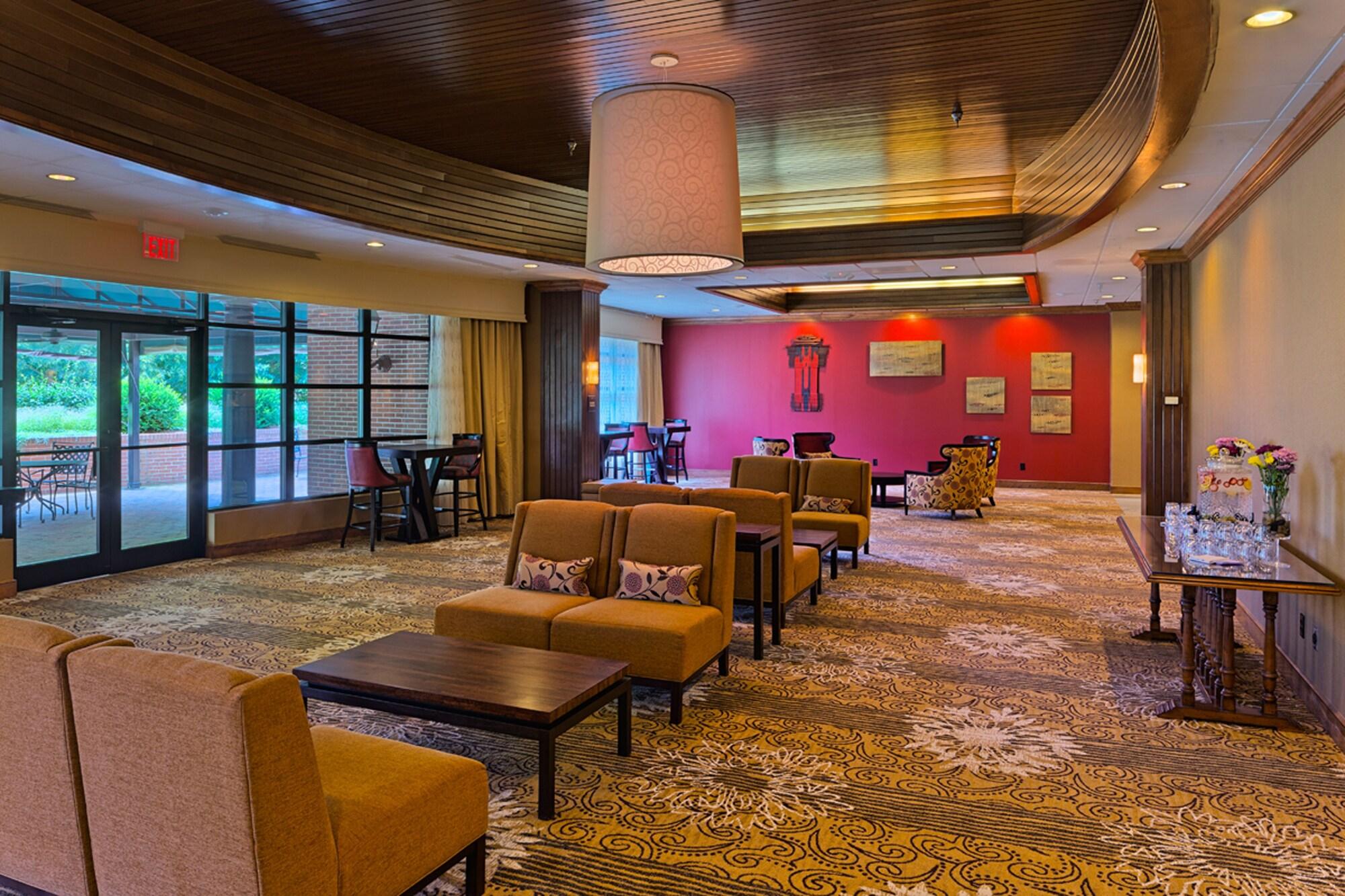 Vista Lobby DoubleTree by Hilton Asheville - Biltmore