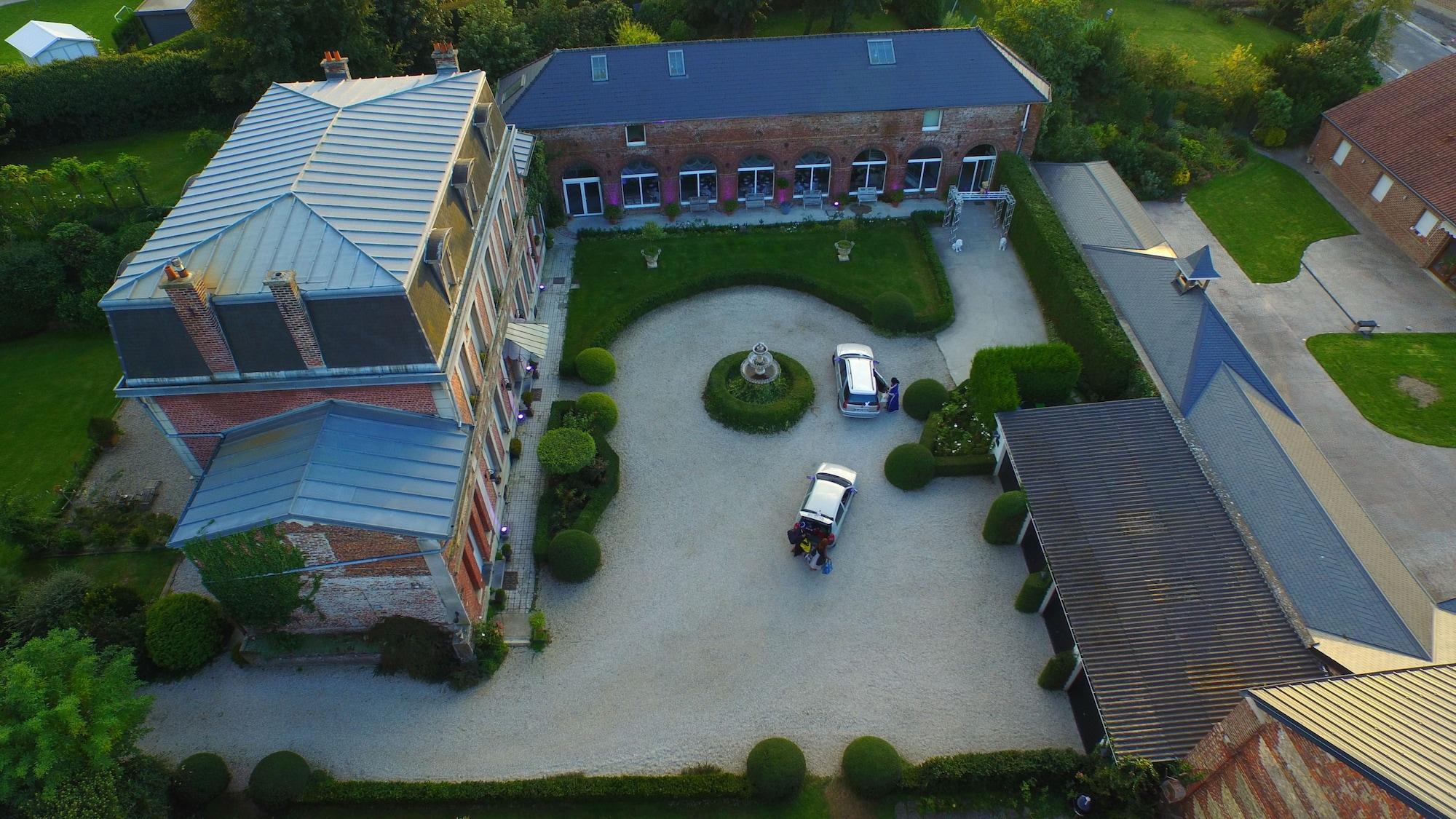 Vista Exterior Manoir le Louis XXI