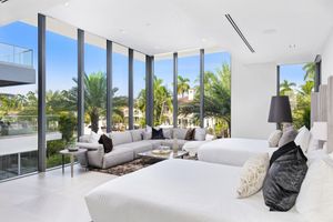 Alquiler Vacacional - PARK PLACE MANSION, 3-story waterfront palace with rooftop view