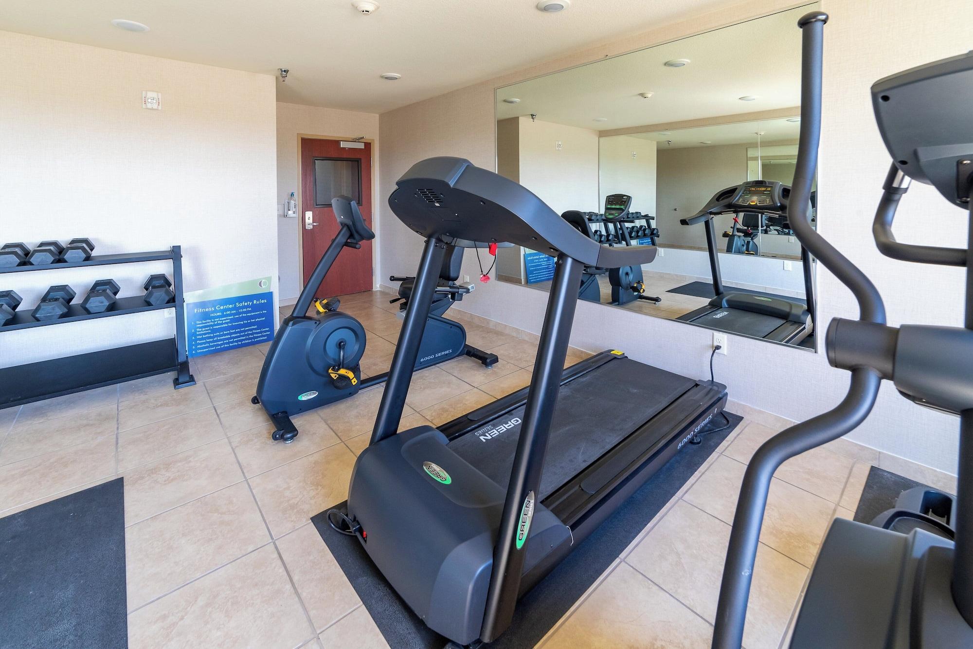 Gimnasio Cobblestone Inn & Suites - Eaton