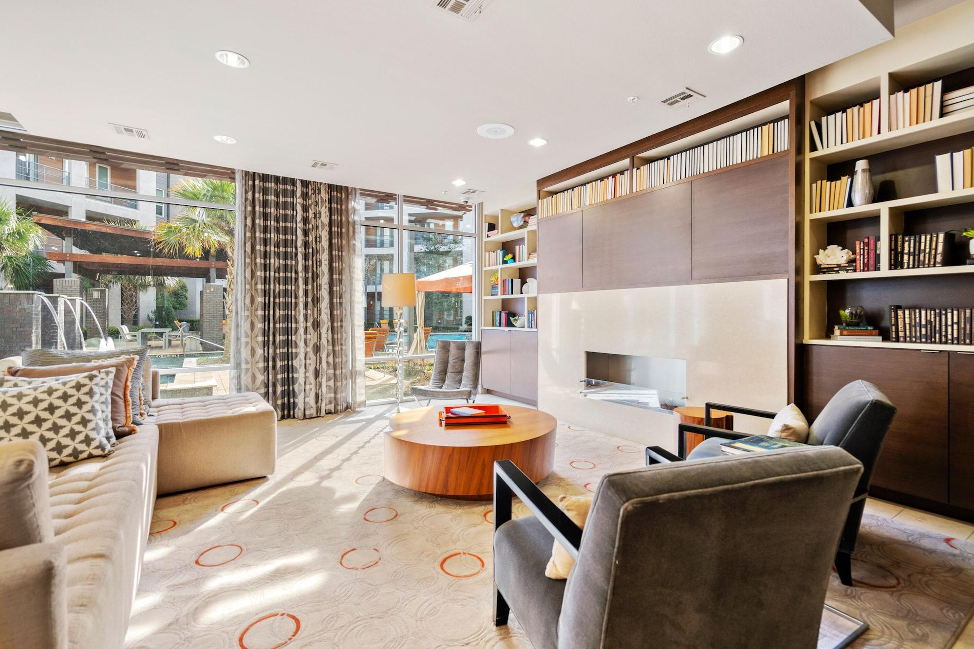 Bar/Salón Kasa Love Field-Medical District Dallas