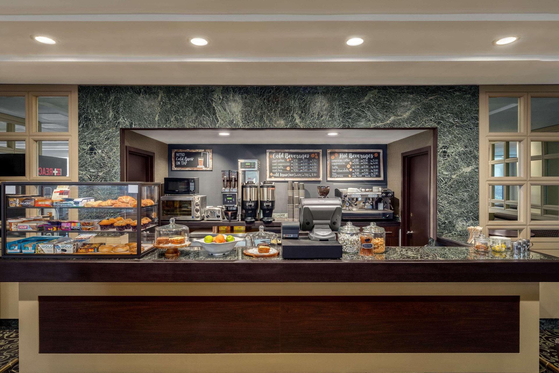 Restaurant DoubleTree by Hilton New York LaGuardia Airport