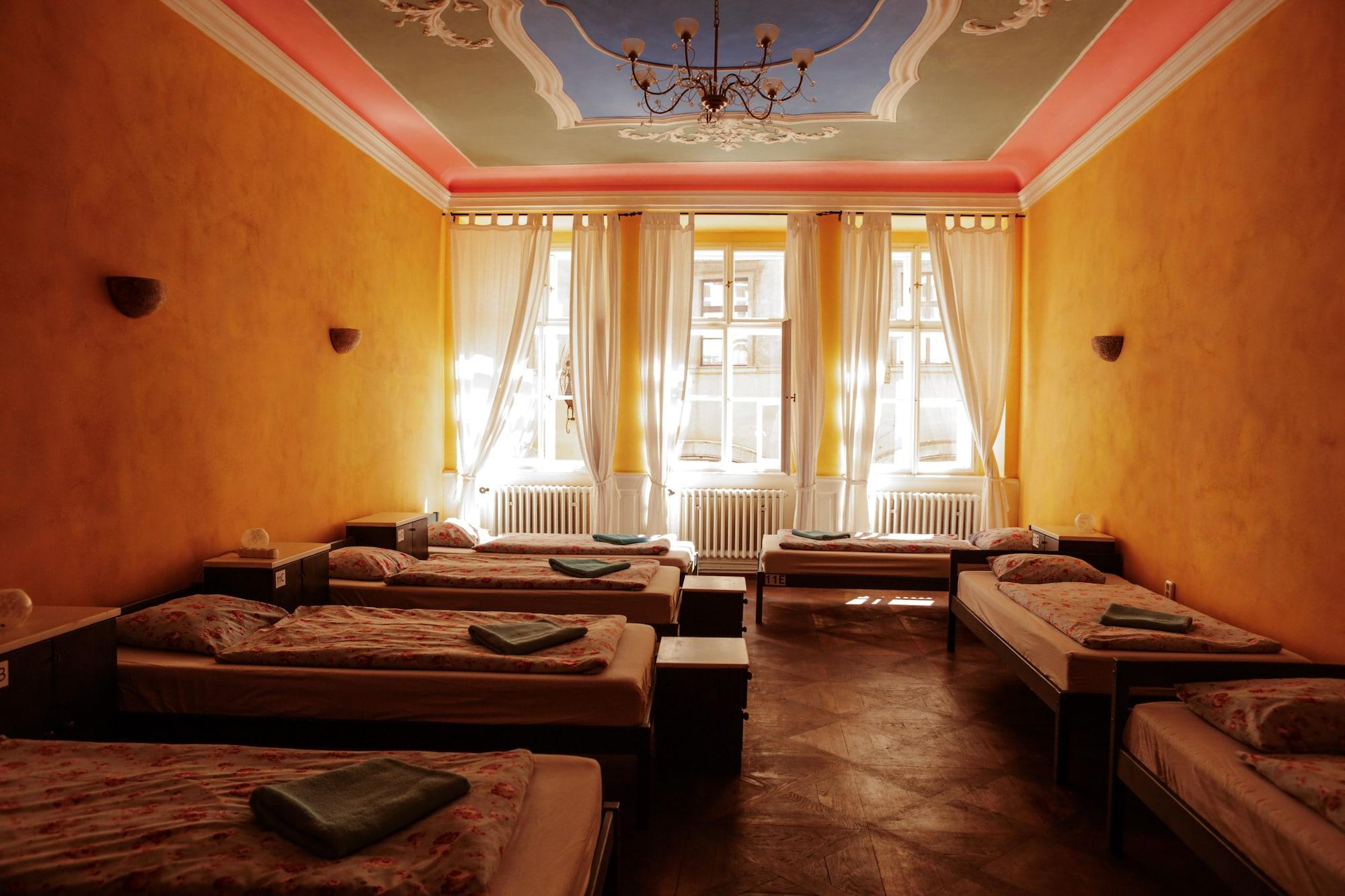 Spa Charles Bridge Economic Hostel