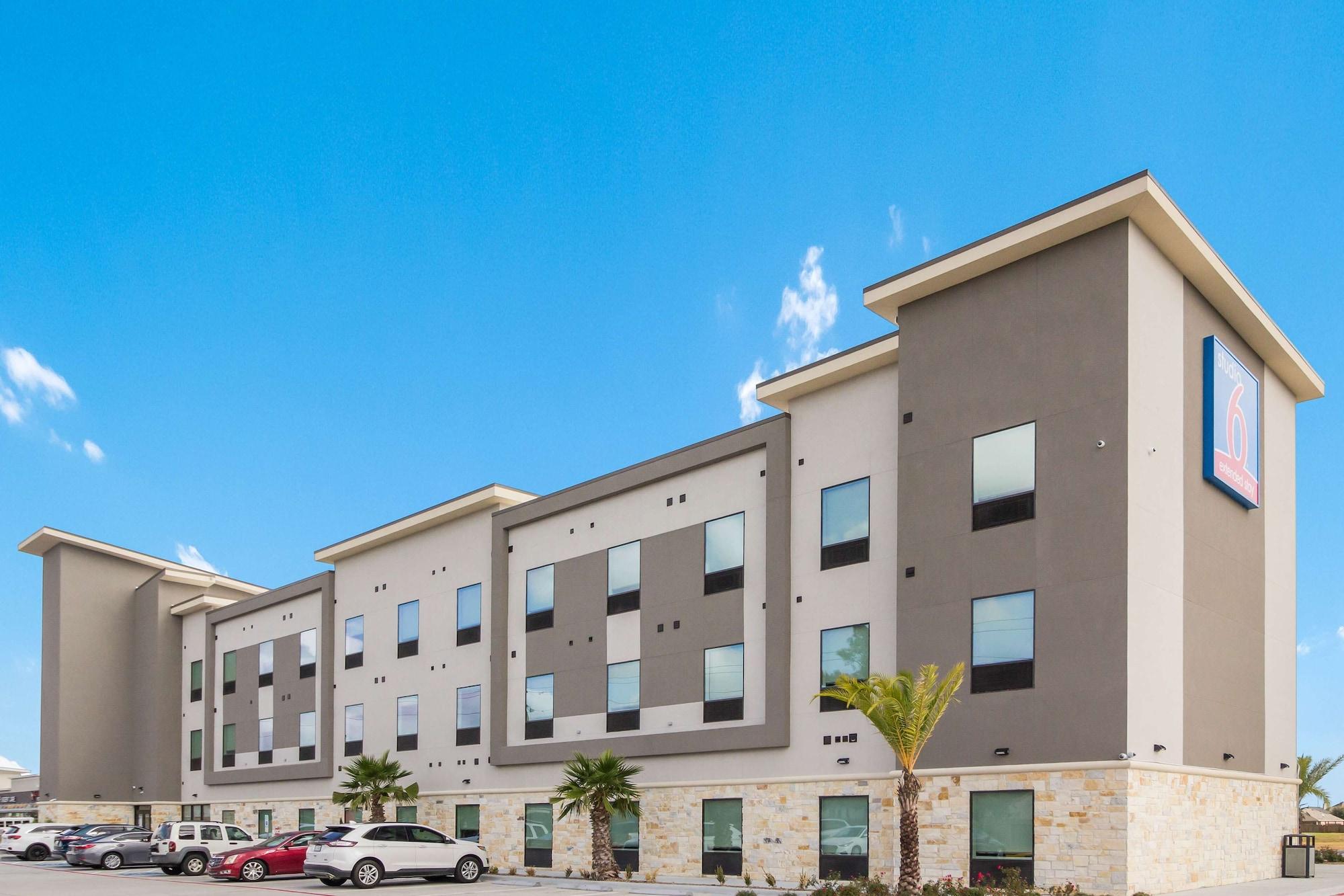 Vista Exterior Studio 6 Katy, TX