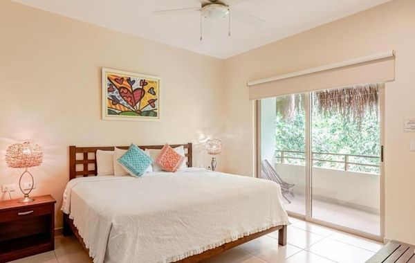 5 minutes to the beach! Family penthouse condo with private rooftop & decks - Hoteles cerca de Playa Las Palmas en Tulum
