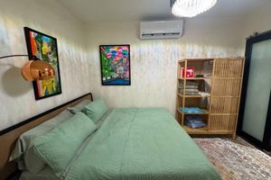 Alquiler Vacacional - Art Floral Studio with Kitchen, KING Bed, Washer/Dryer, WIFI in Old San Juan