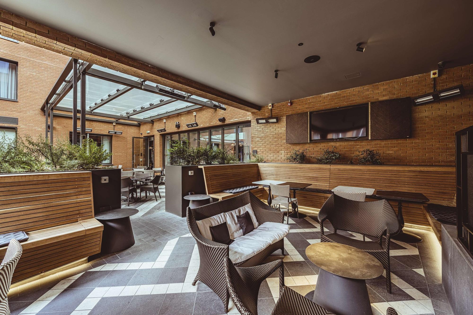 Bar/Salón The Fellows House Cambridge, Curio Collection by Hilton