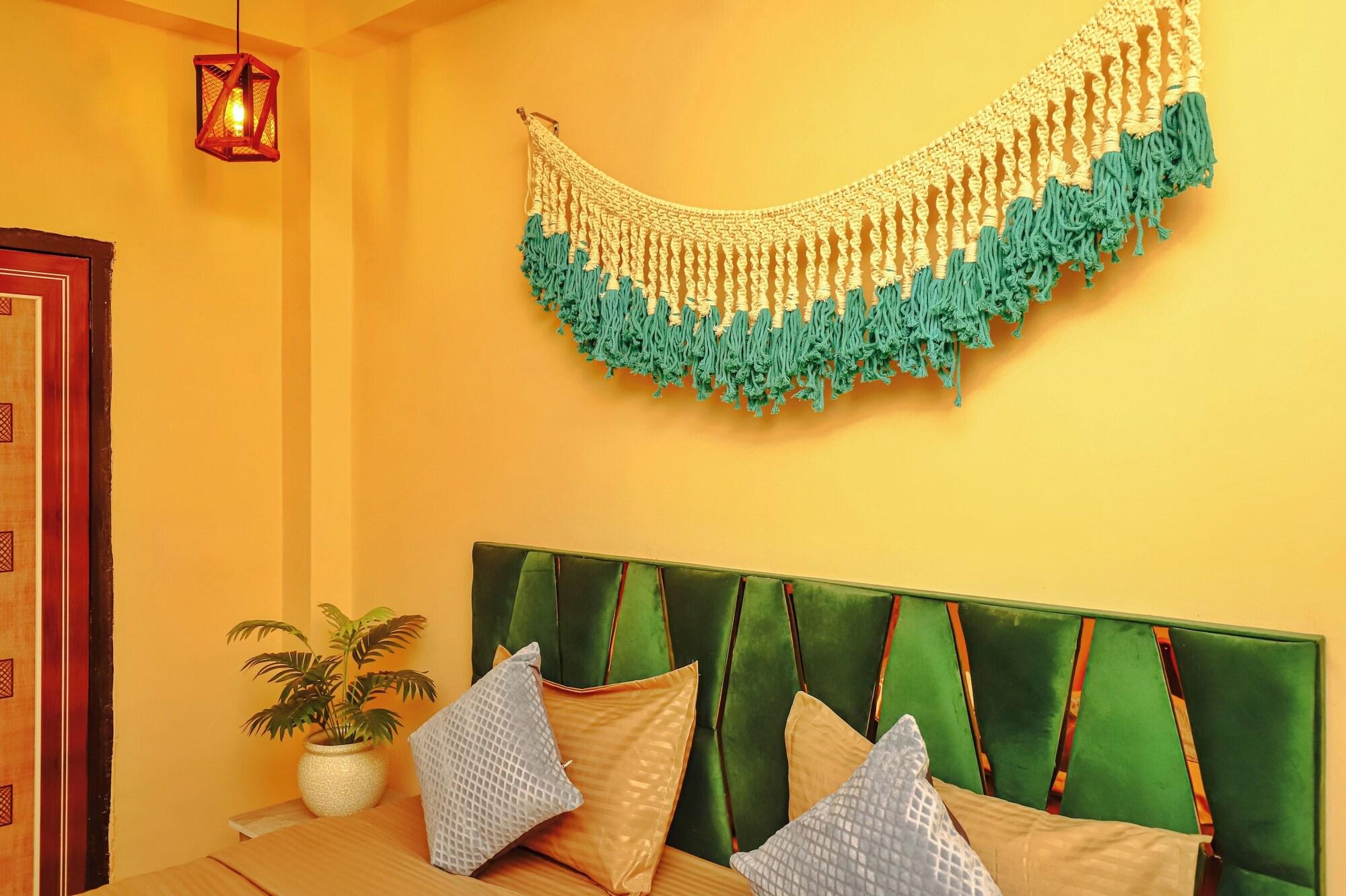 Varios Roomshala 061 NK Residency