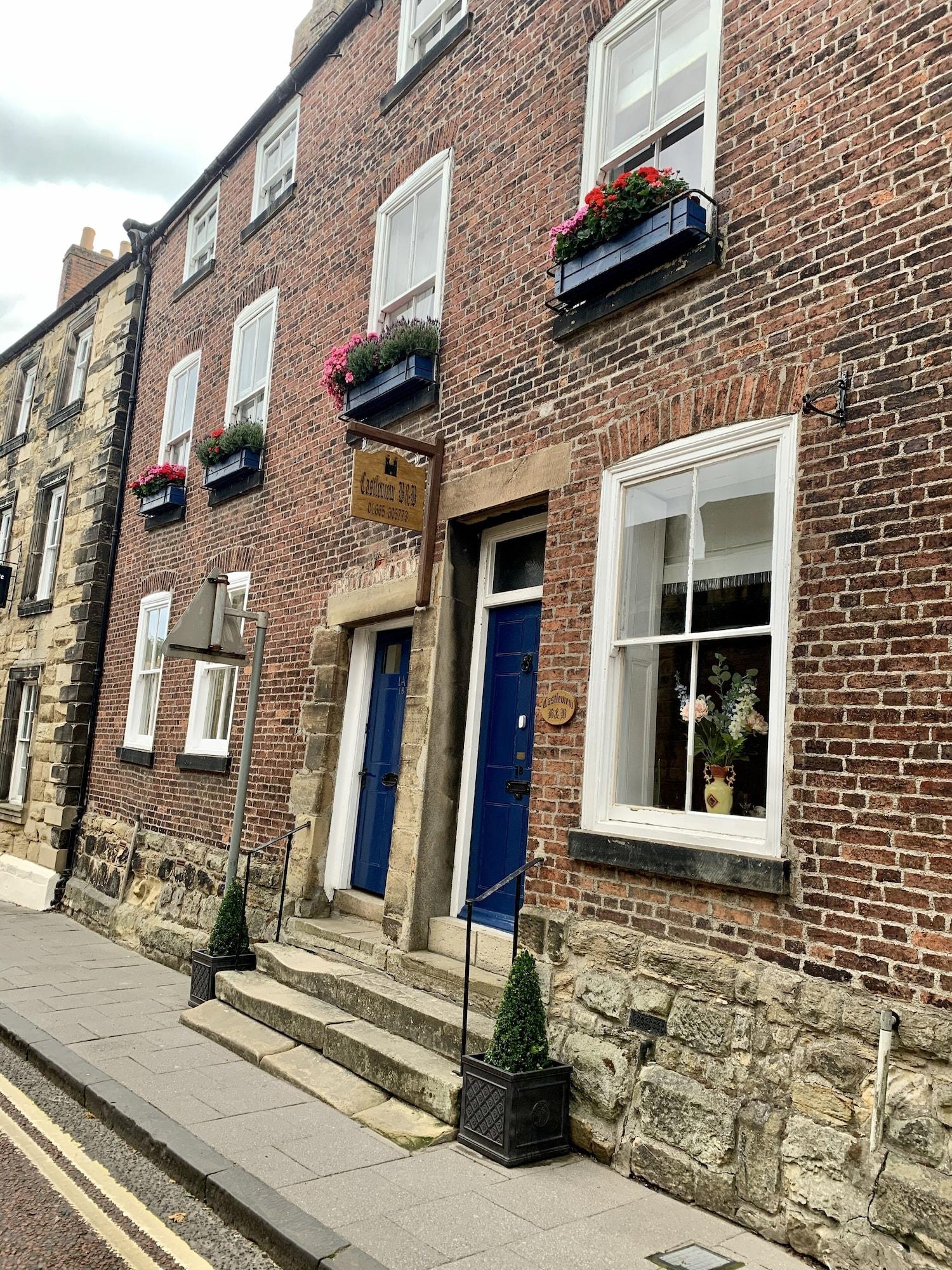 Varios Castle View Guest House