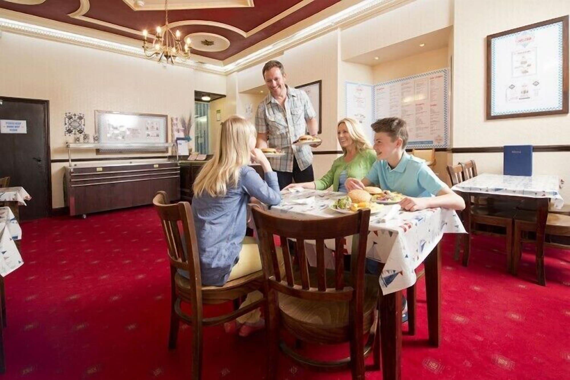Restaurant Trelawne Manor Holiday Park