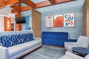 Alojamiento - Holiday Inn Express and Suites Columbus Edinburgh by IHG