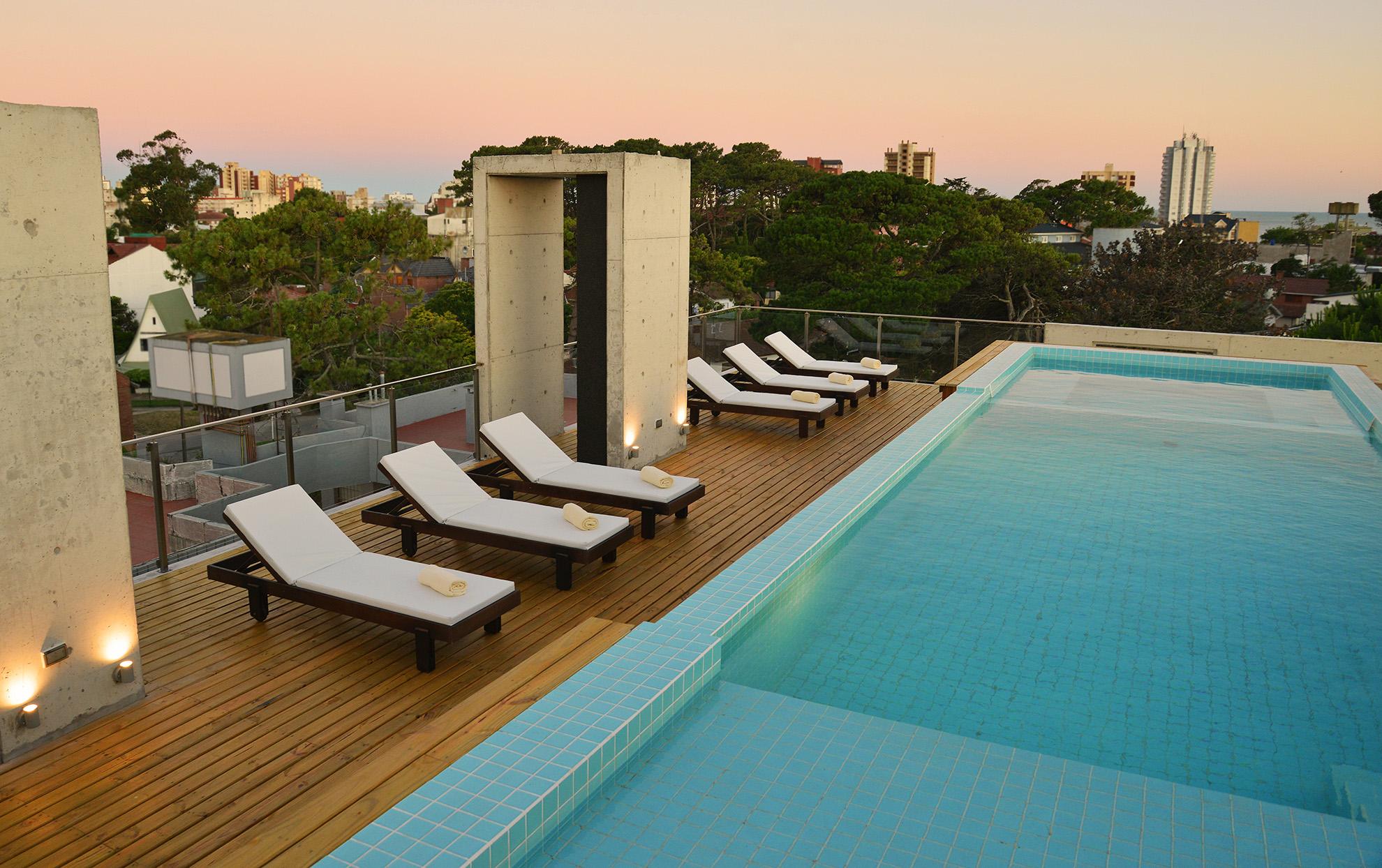 Vista Piscina El Viejo Jardín