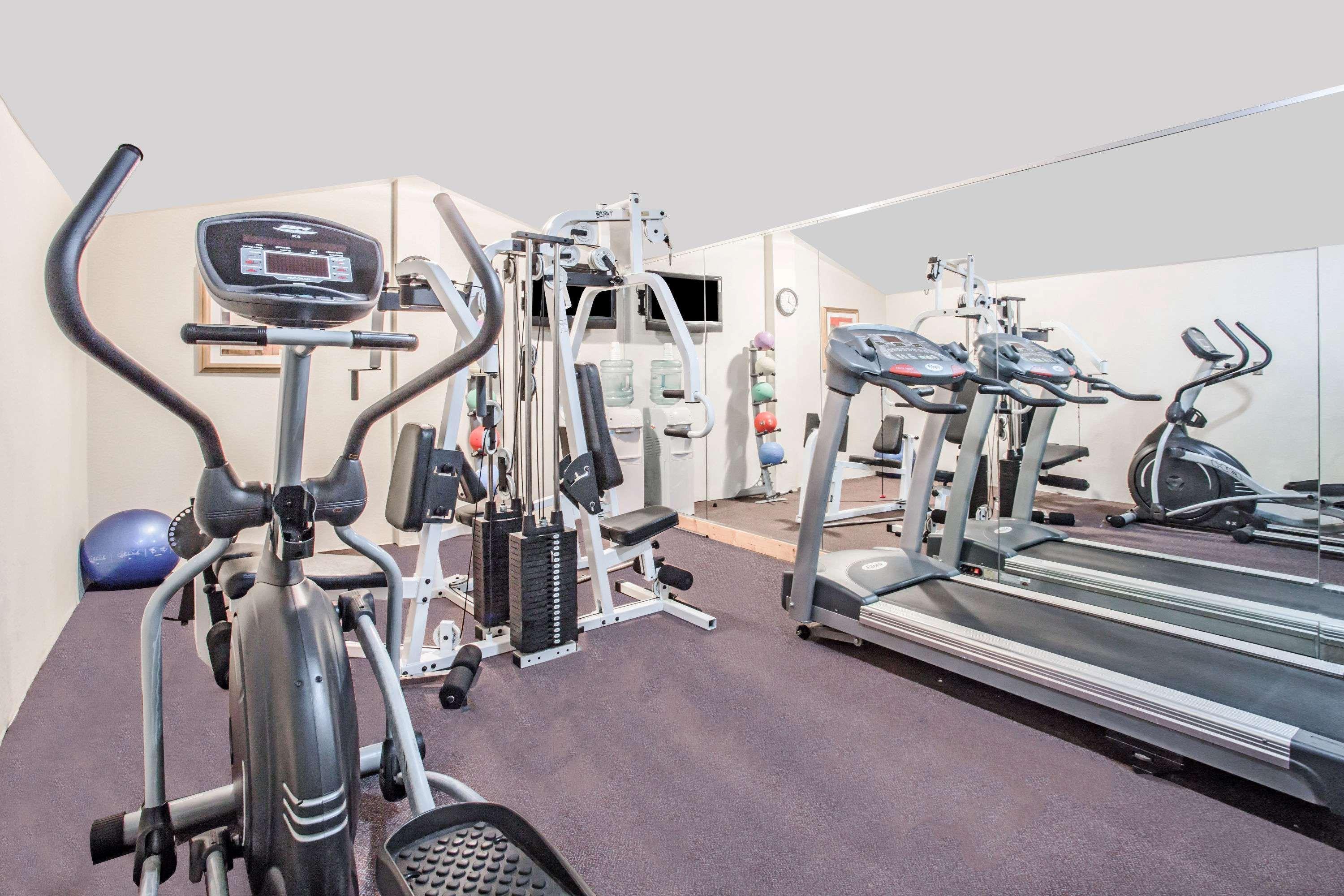 Gimnasio Super 8 by Wyndham Camp Springs/Andrews AFB DC Area