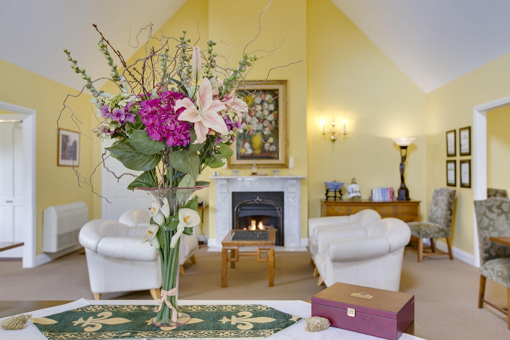 Vista Lobby Glen Isla House