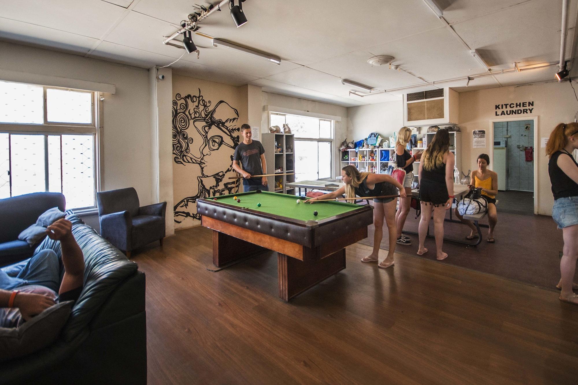 Instalaciones Recreativas The Hive Hostel