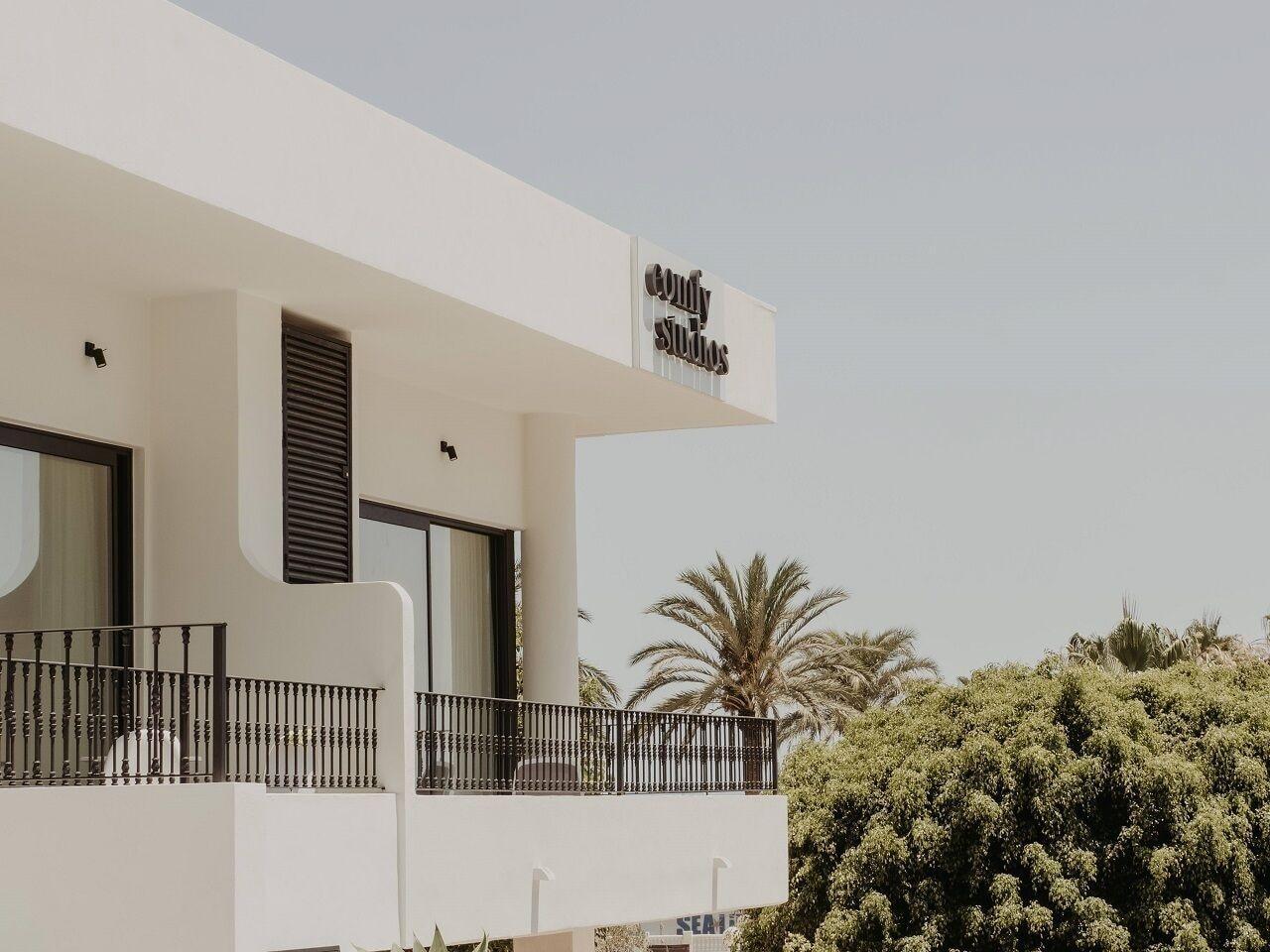 Vista Exterior Comfy Studios Hotel