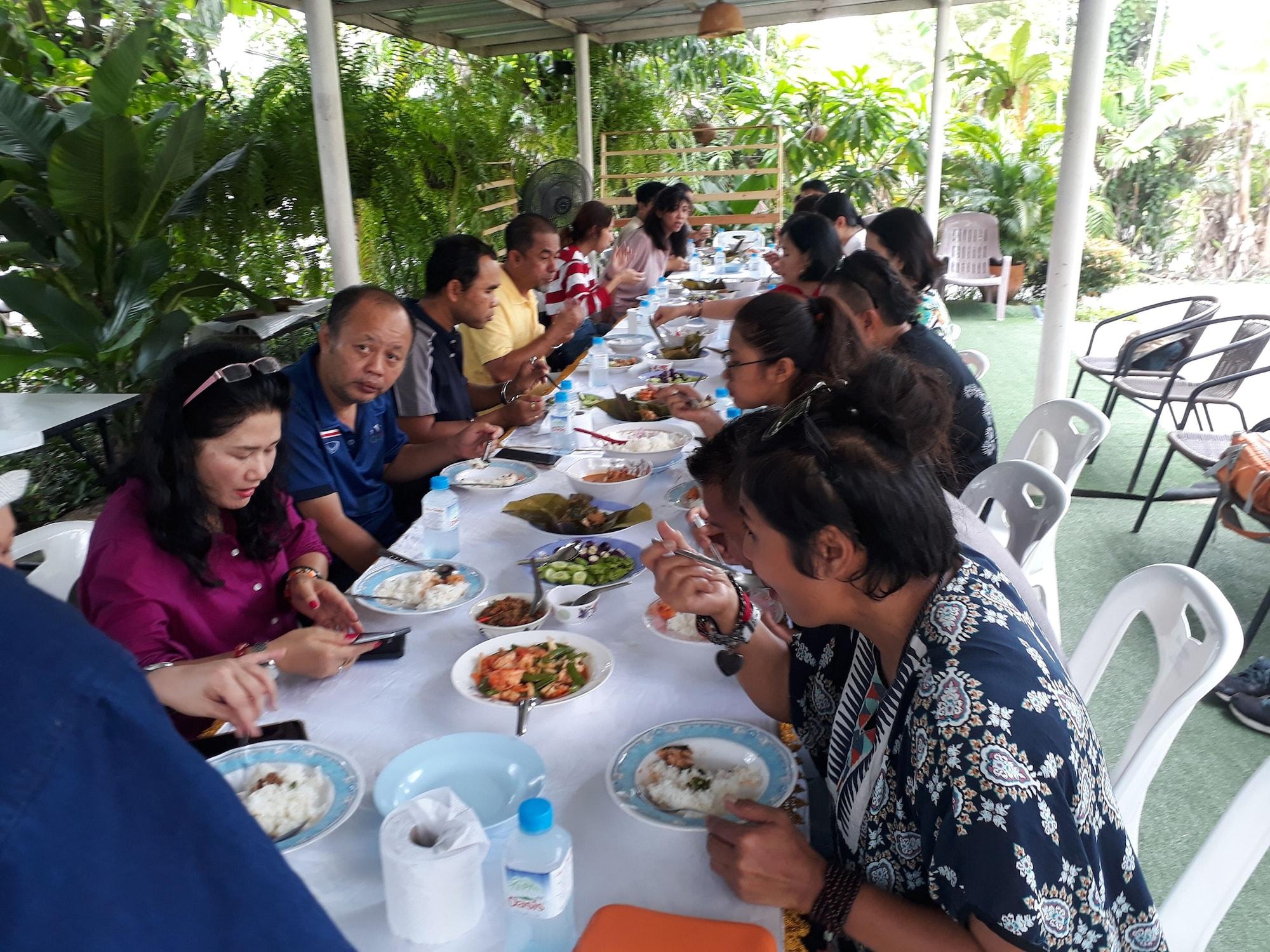 Sala de Reuniones Baan Klangsuan Bang Korbua
