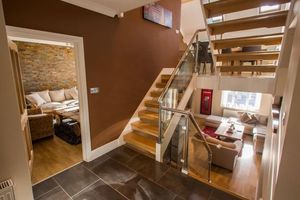 Alquiler Vacacional - SPACIOUS LUXURY AMERICAN  LIVING WITH  2 FAMILY ROOMS IN THIS HIGH END HOME.